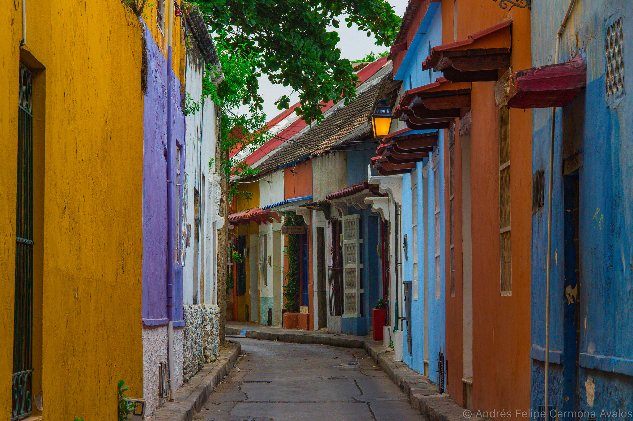 Canon EF-S 18-135mm F3.5-5.6 IS sample photo. Por las calles de cartagena photography