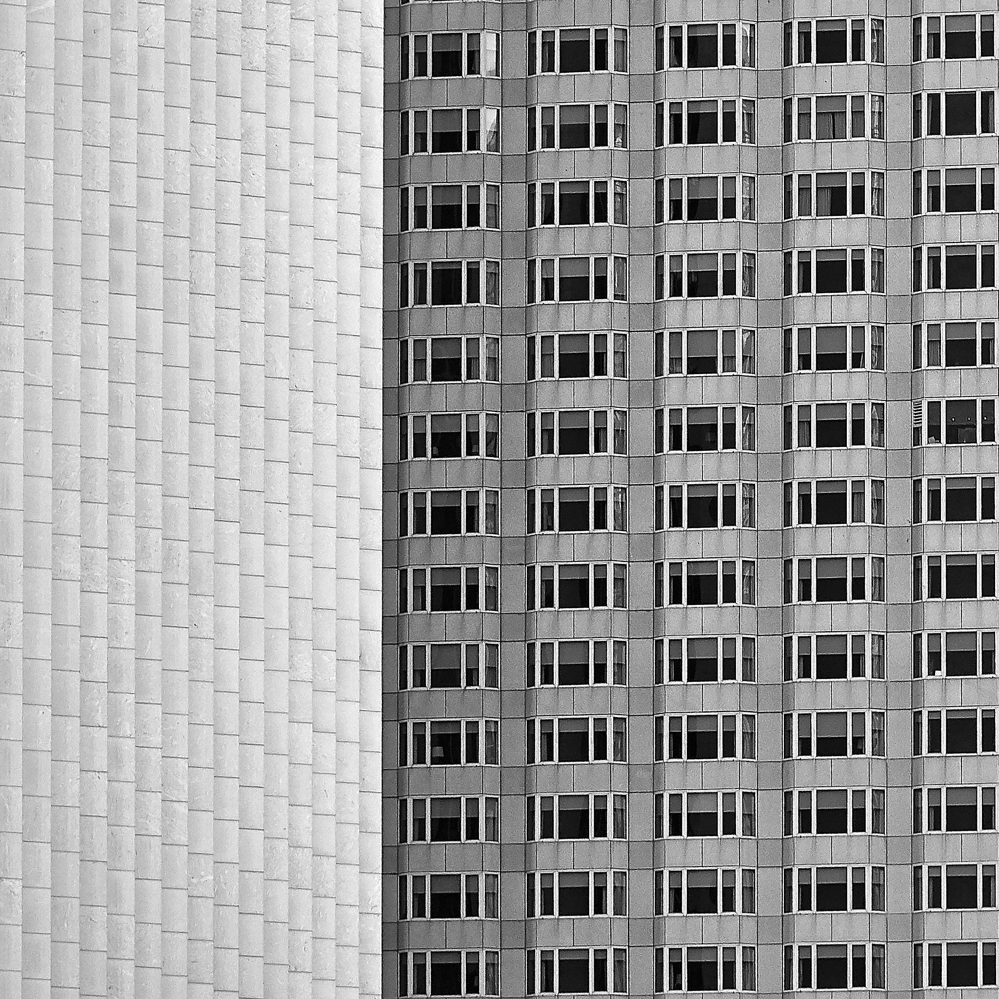 Olympus OM-D E-M1 Mark II + Panasonic Lumix G X Vario 35-100mm F2.8 OIS sample photo. Chicago building architecture photography