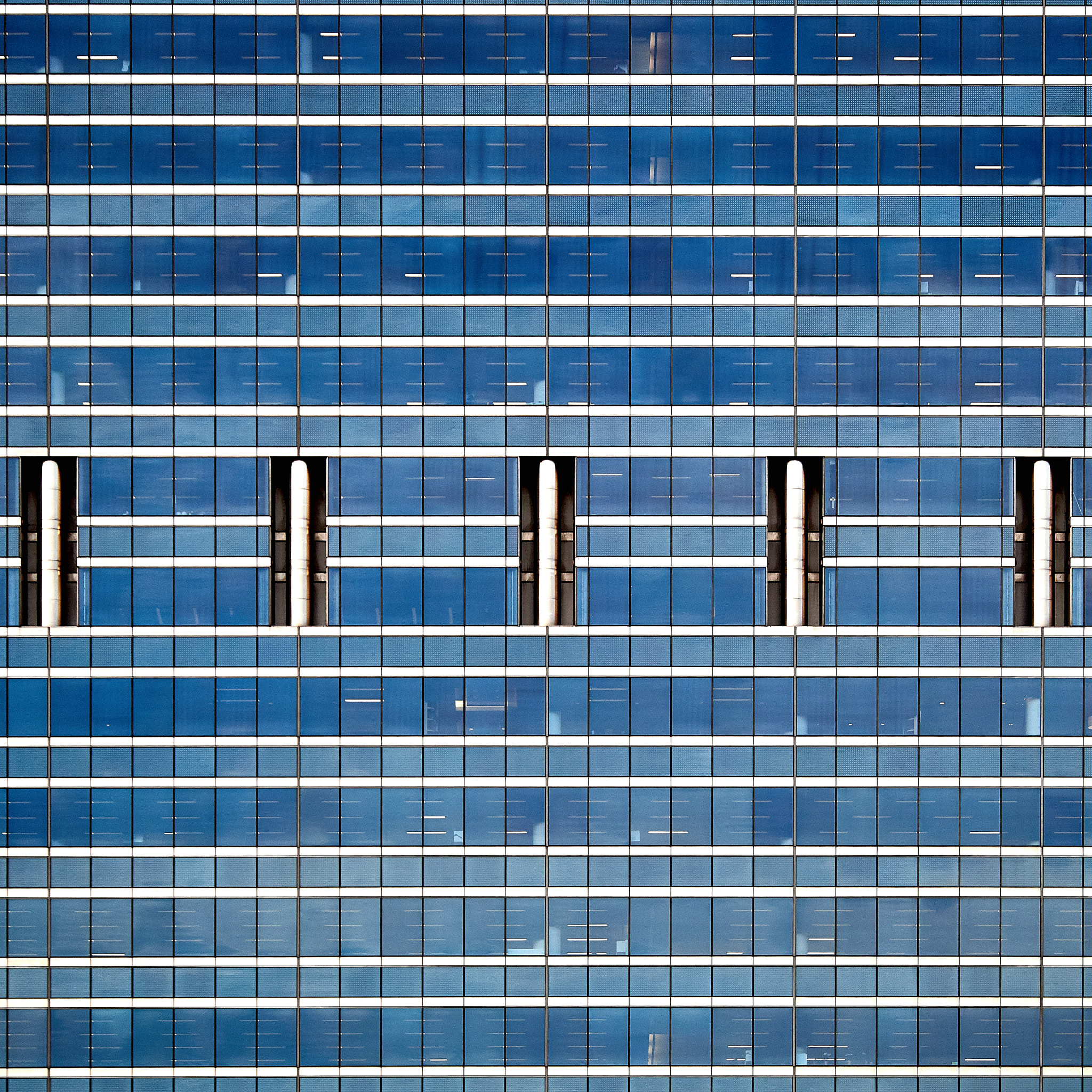 Panasonic Lumix G X Vario 35-100mm F2.8 OIS sample photo. Chicago building architecture photography