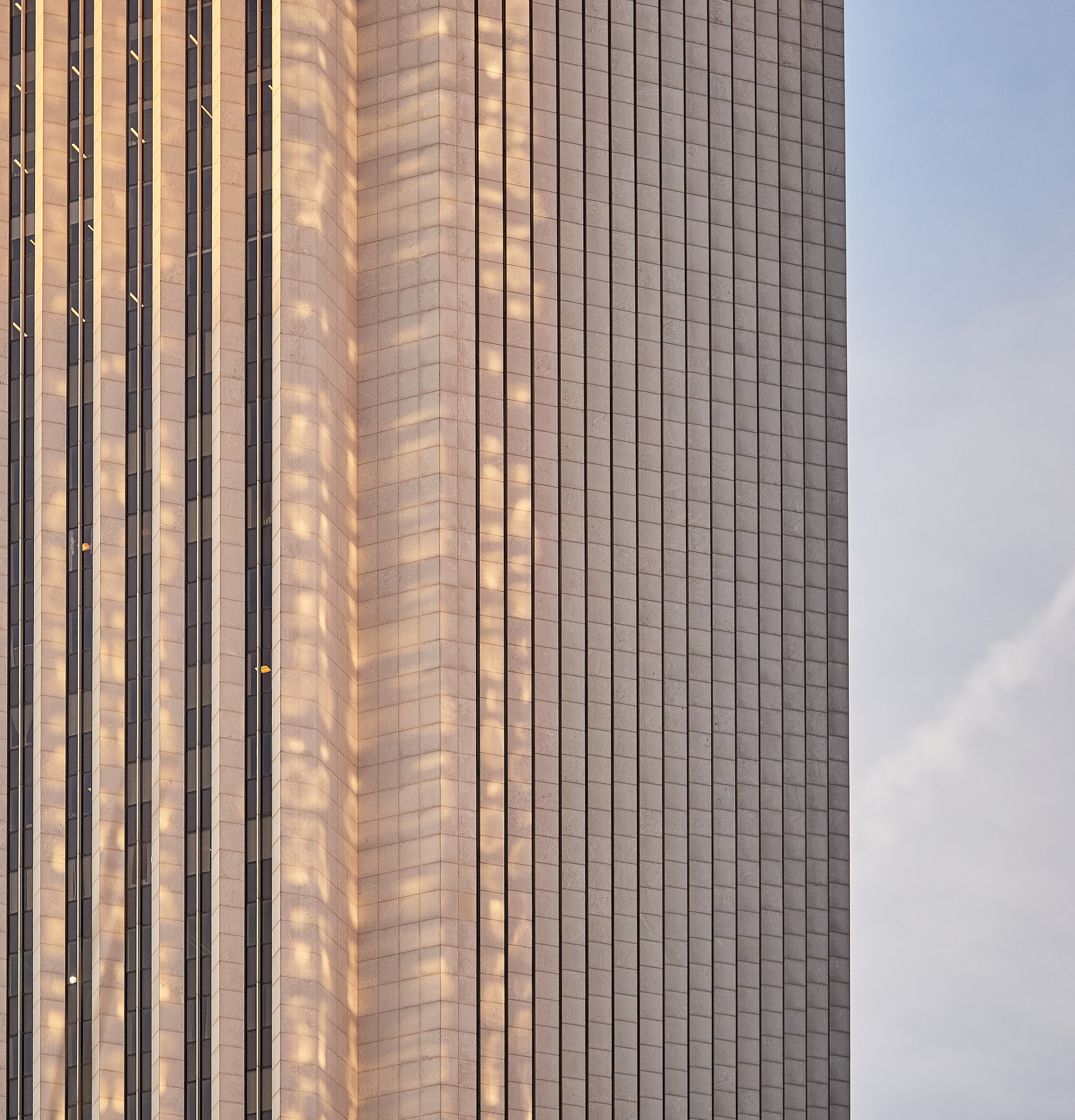 Panasonic Lumix G X Vario 35-100mm F2.8 OIS sample photo. Chicago building architecture photography