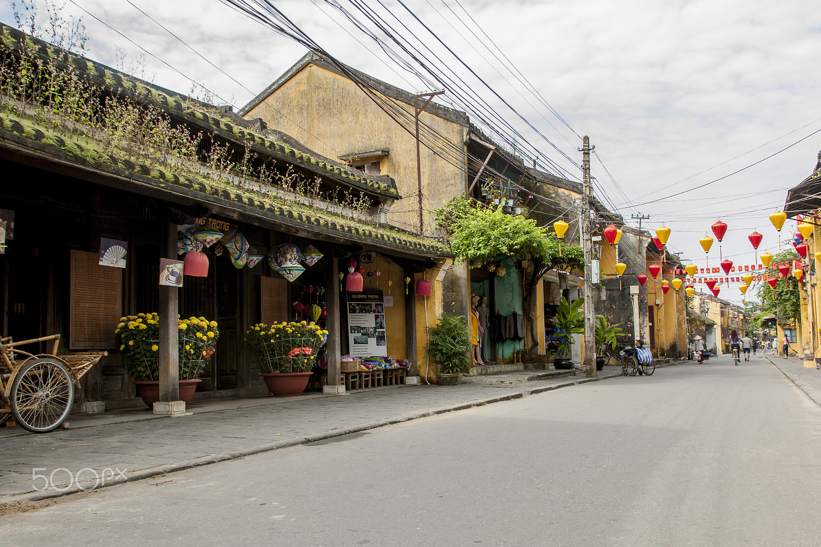 Canon EOS-1D Mark III + Canon EF 28-135mm F3.5-5.6 IS USM sample photo. Ancient town hoi an photography