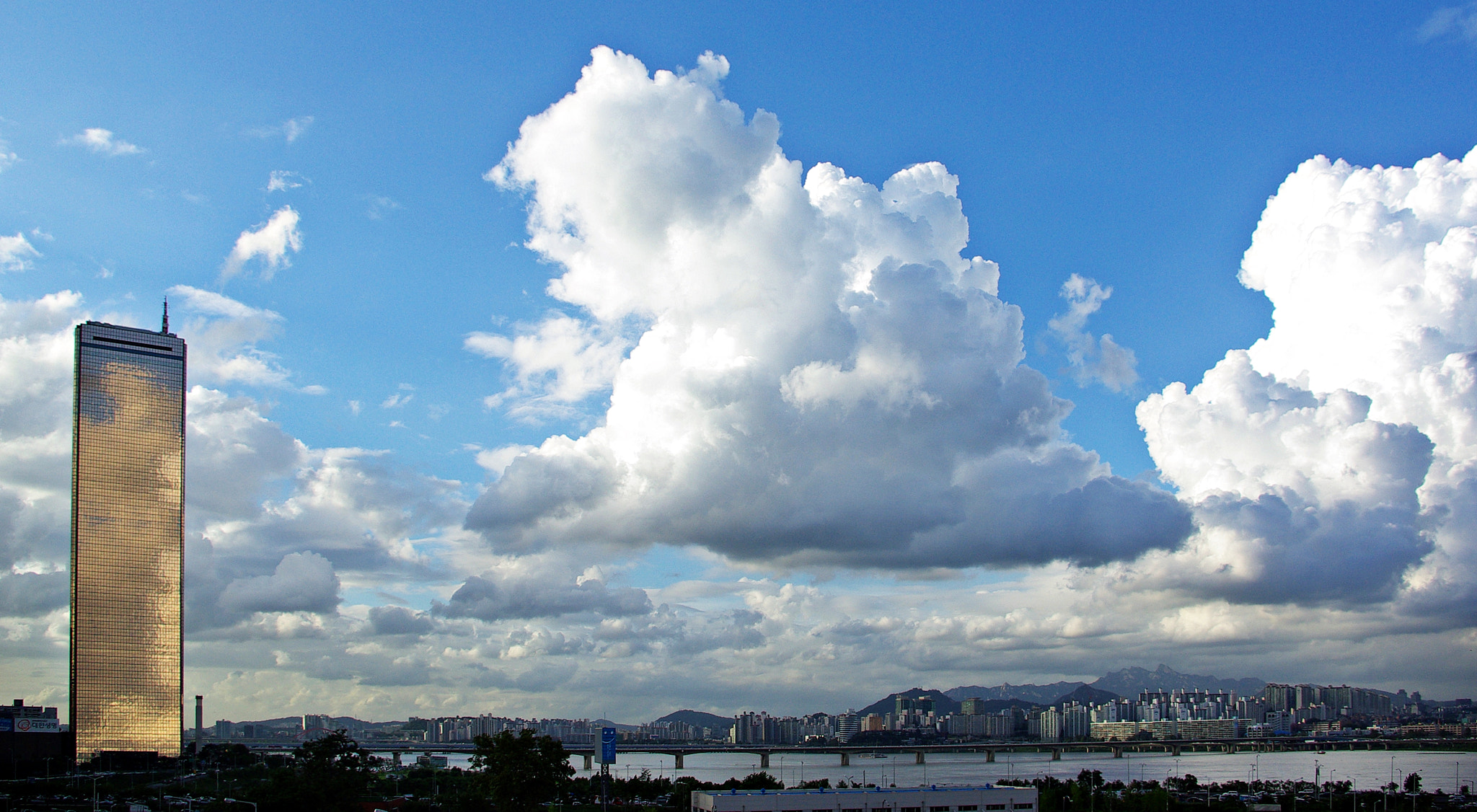 Pentax K10D + Samsung/Schneider D-XENON 18-55mm F3.5-5.6 sample photo. Seoul photography