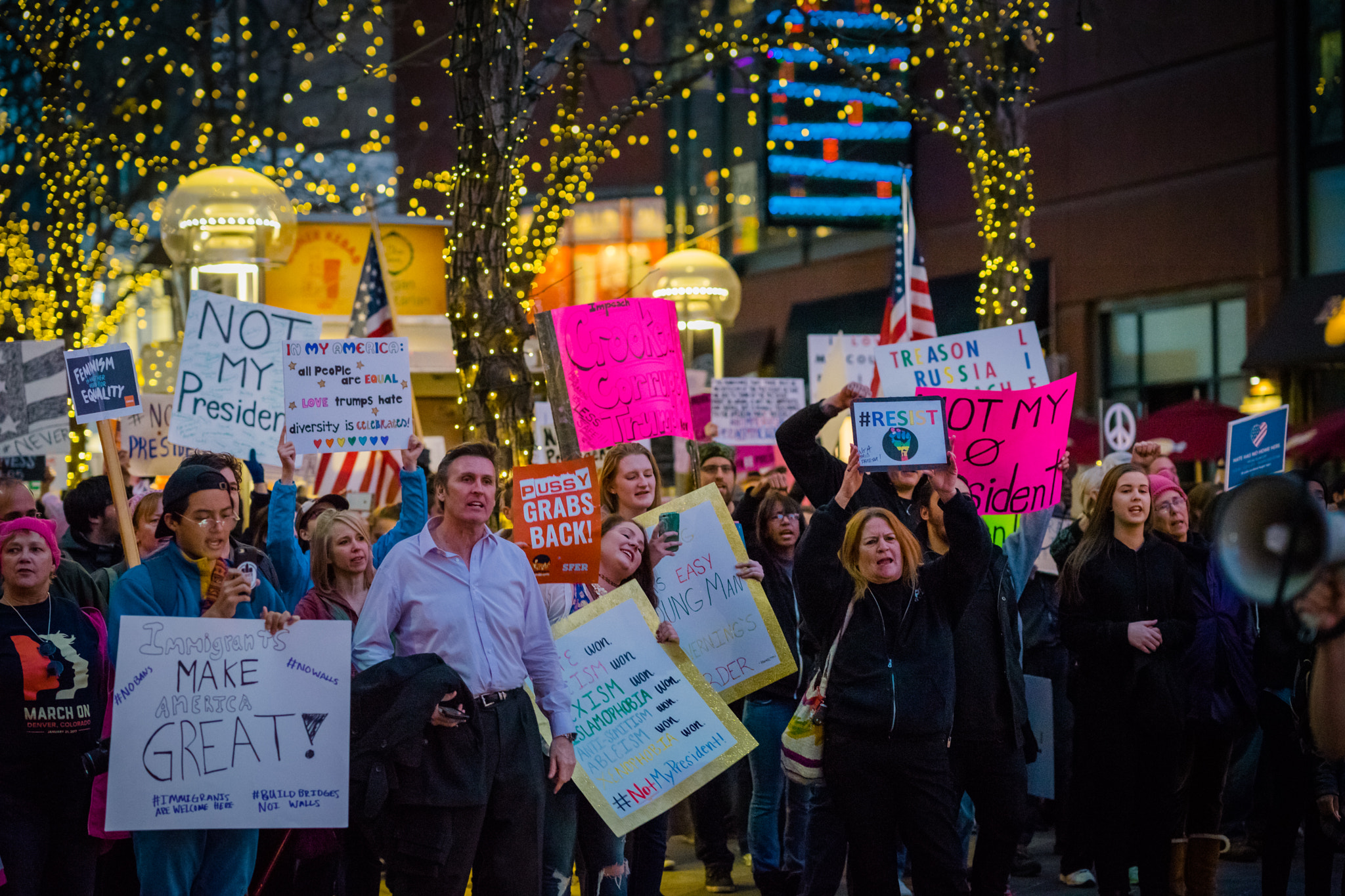 Sony a7 II + Sony FE 85mm F1.4 GM sample photo. Not my presidents day rally photography