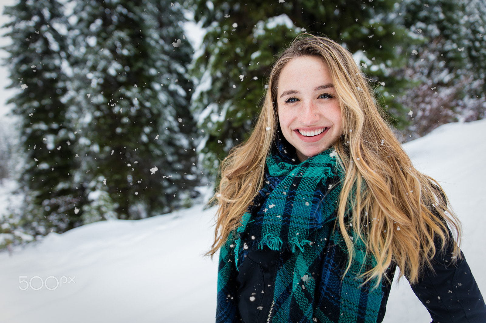 Canon EOS 5DS + Sigma 24-70mm F2.8 EX DG Macro sample photo. Emma in the snow photography