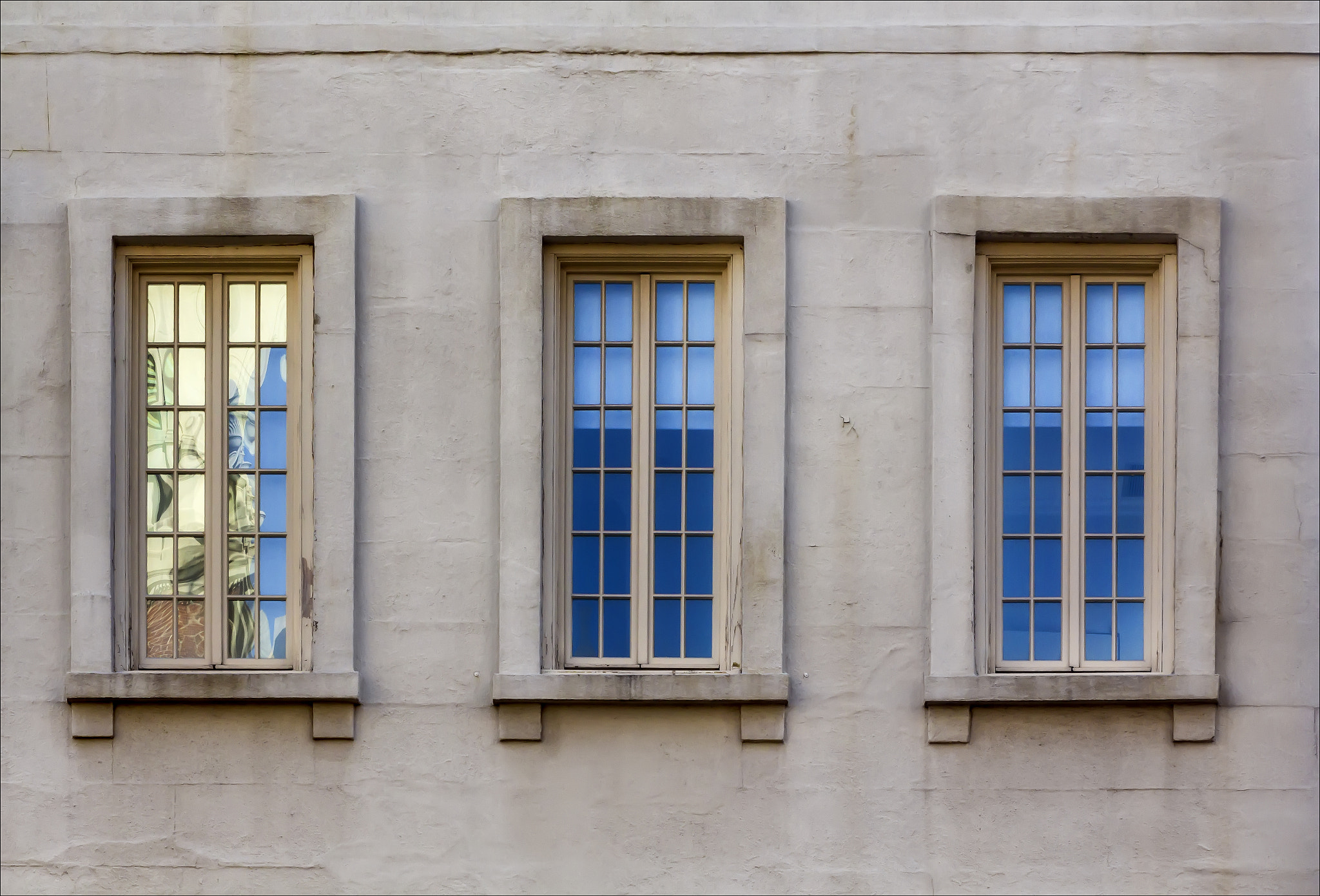 Canon EOS 60D sample photo. Reflections in windows photography