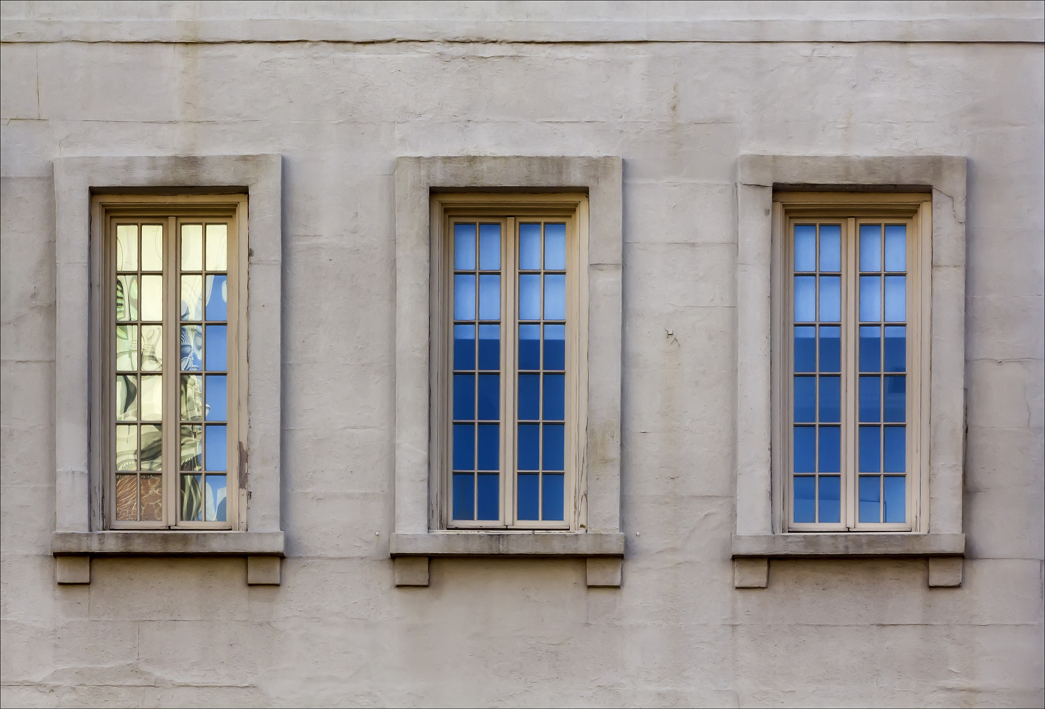 Canon EOS 60D + Canon EF 70-200mm F4L USM sample photo. Reflections in windows photography