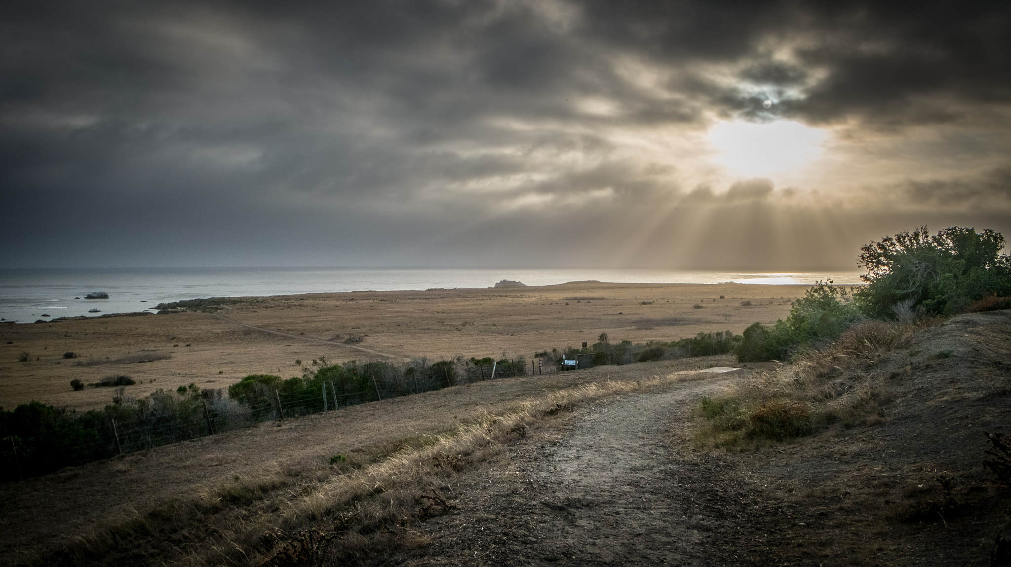 Fujifilm X-M1 + Fujifilm XF 18-55mm F2.8-4 R LM OIS sample photo. Somewhere near cambria... photography