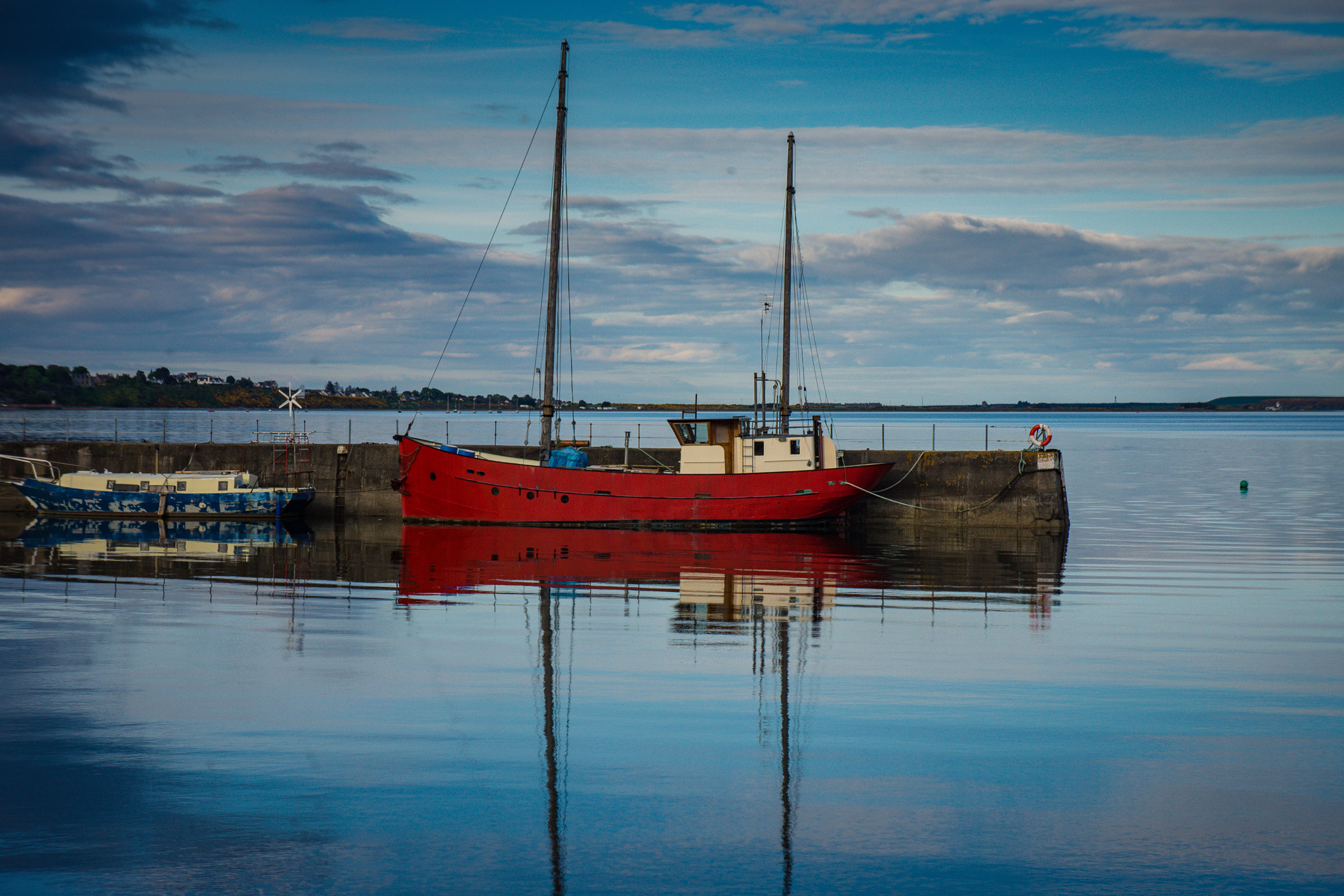 Sony Alpha NEX-7 + Sony E 18-55mm F3.5-5.6 OSS sample photo. Boat in scottish marina photography