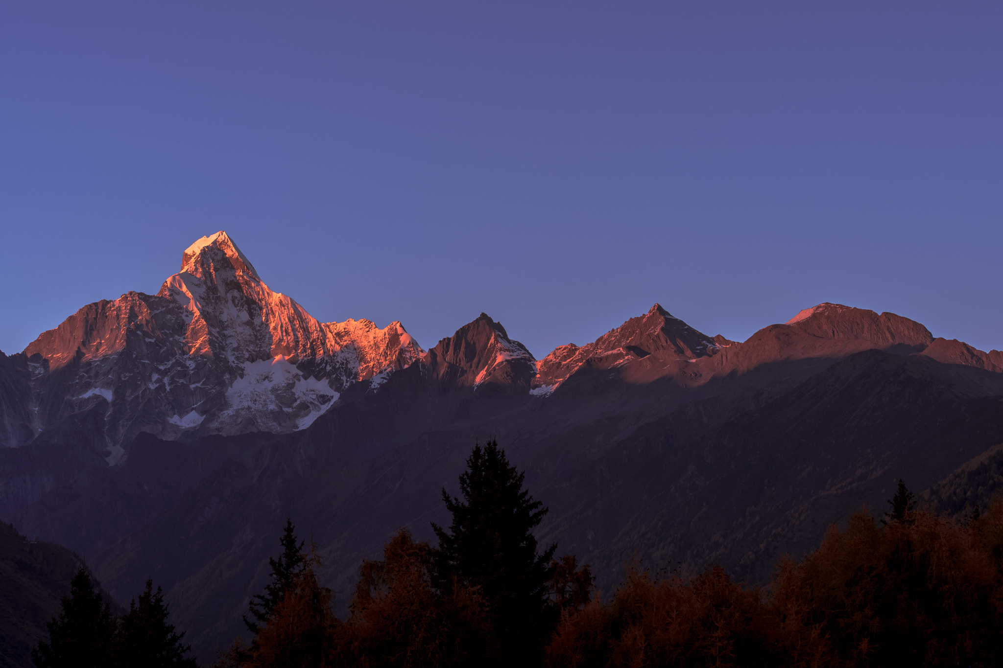 Nikon AF-S Nikkor 70-200mm F2.8G ED VR II sample photo. 日照四姑娘山 photography