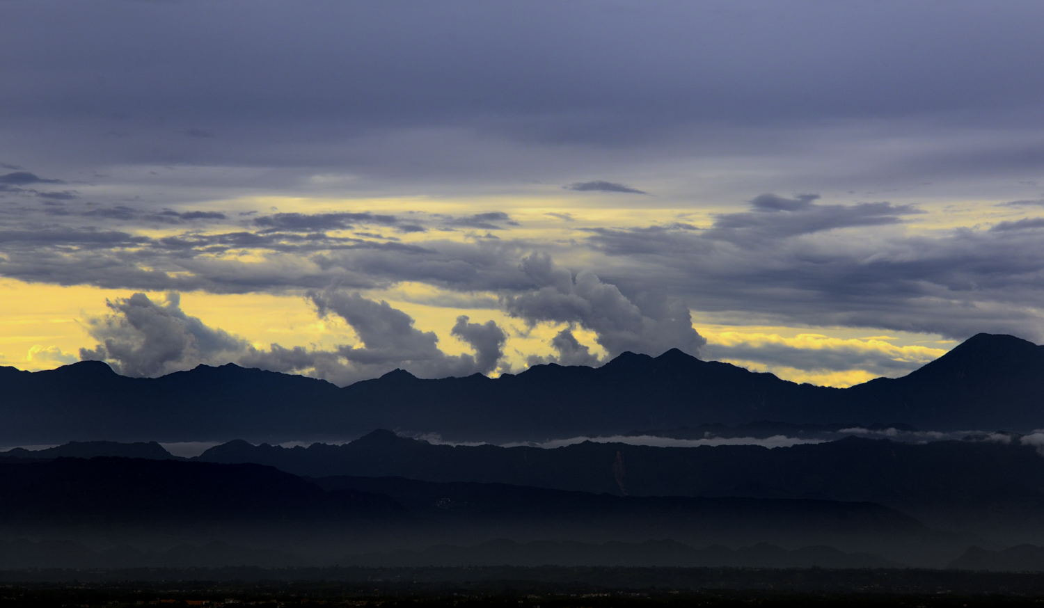 Nikon D600 + AF Zoom-Nikkor 70-210mm f/4 sample photo. 【vd视觉记忆】【2013.08.08】风起云涌 photography