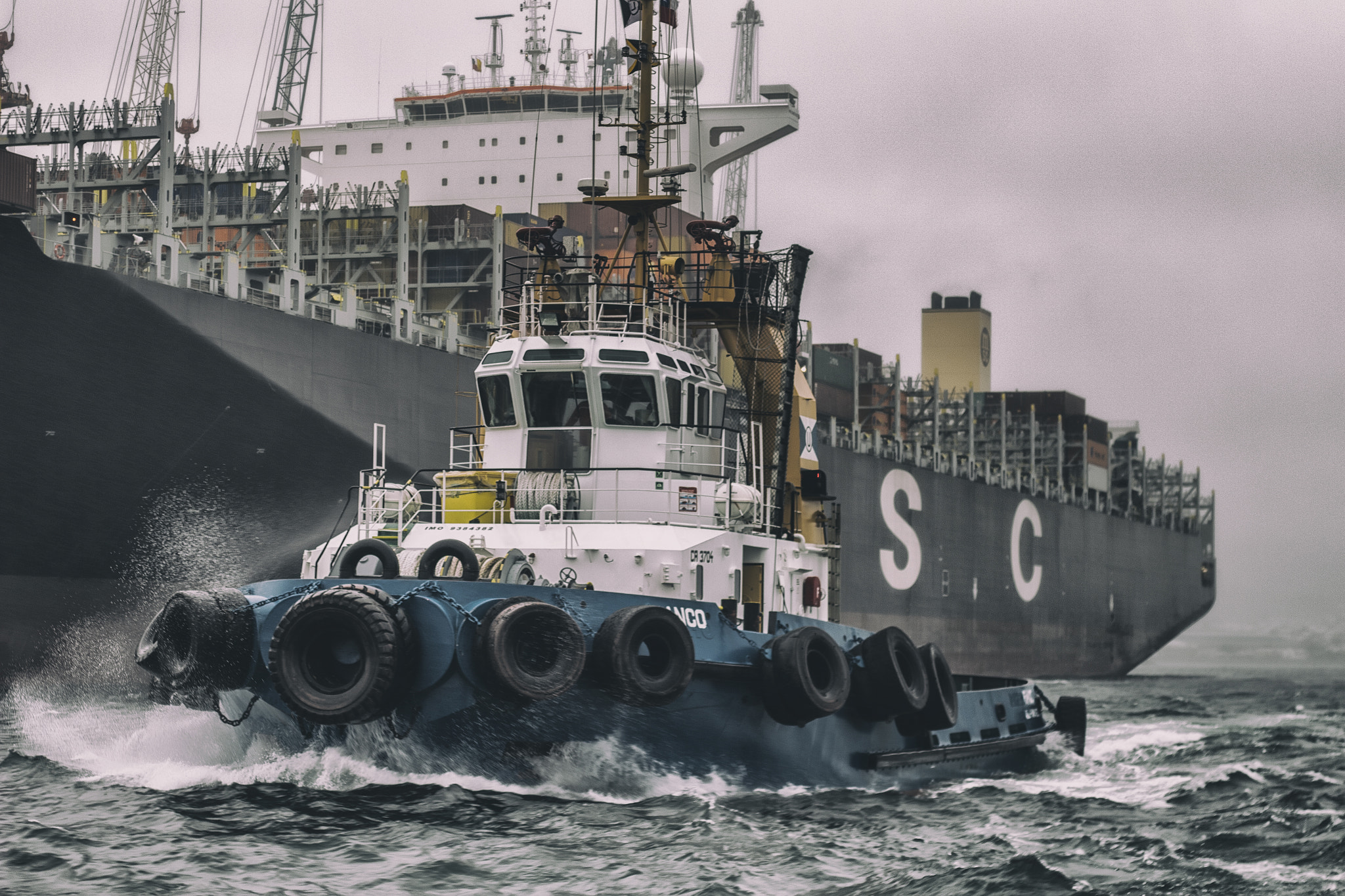 Canon EOS 100D (EOS Rebel SL1 / EOS Kiss X7) sample photo. Tugboat photography