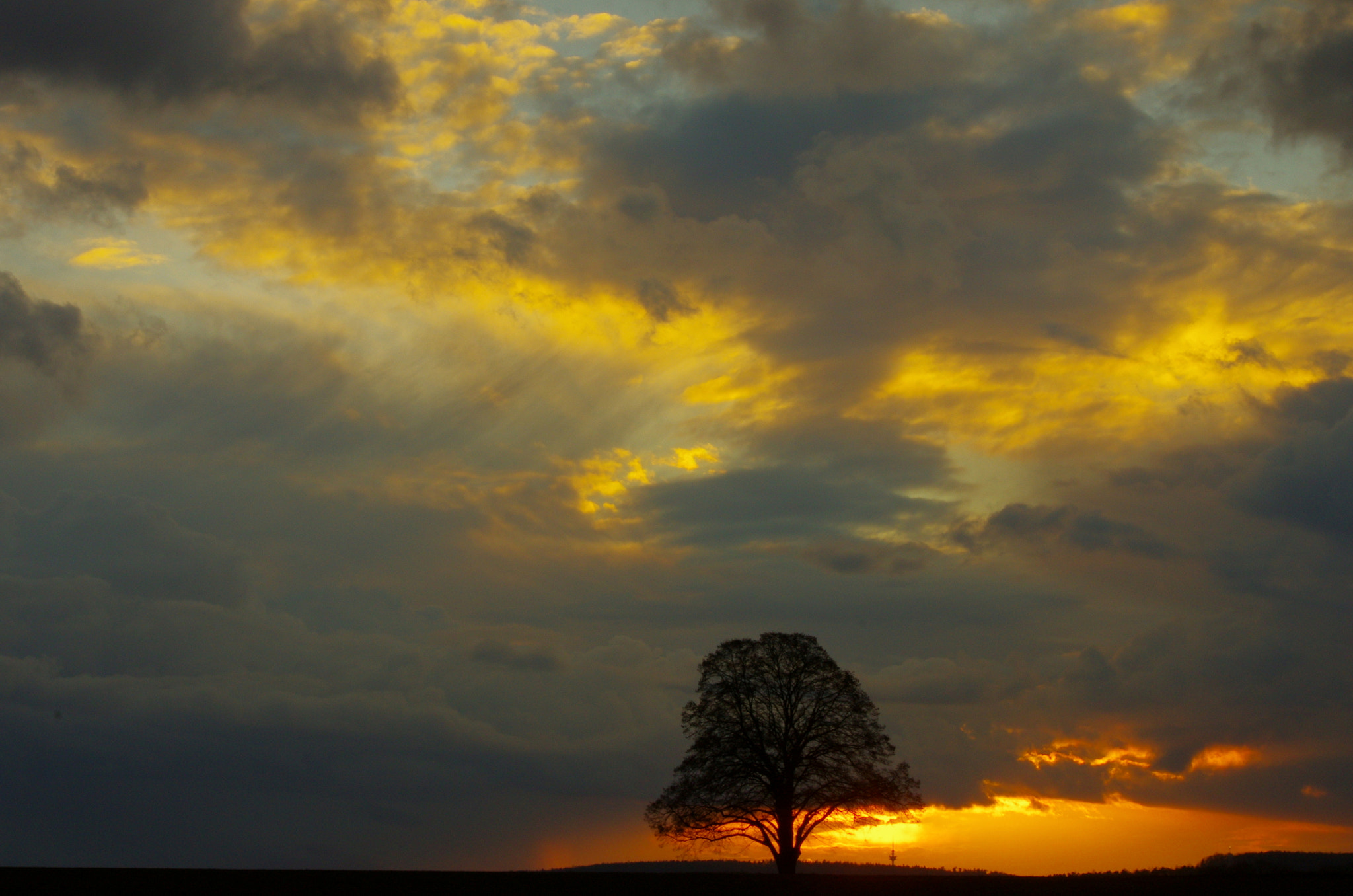HD Pentax DA 55-300mm F4.0-5.8 ED WR sample photo. Stormy evening with cloudy sky photography