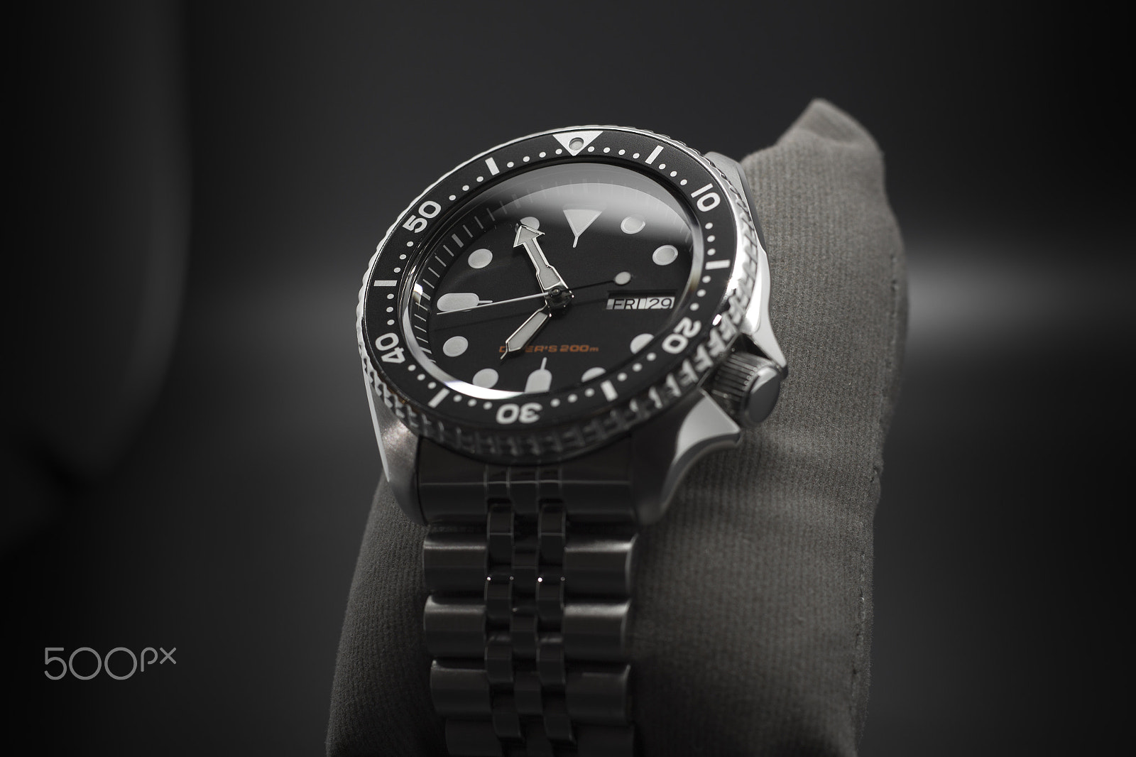 Canon EOS 600D (Rebel EOS T3i / EOS Kiss X5) sample photo. Diver watch photography