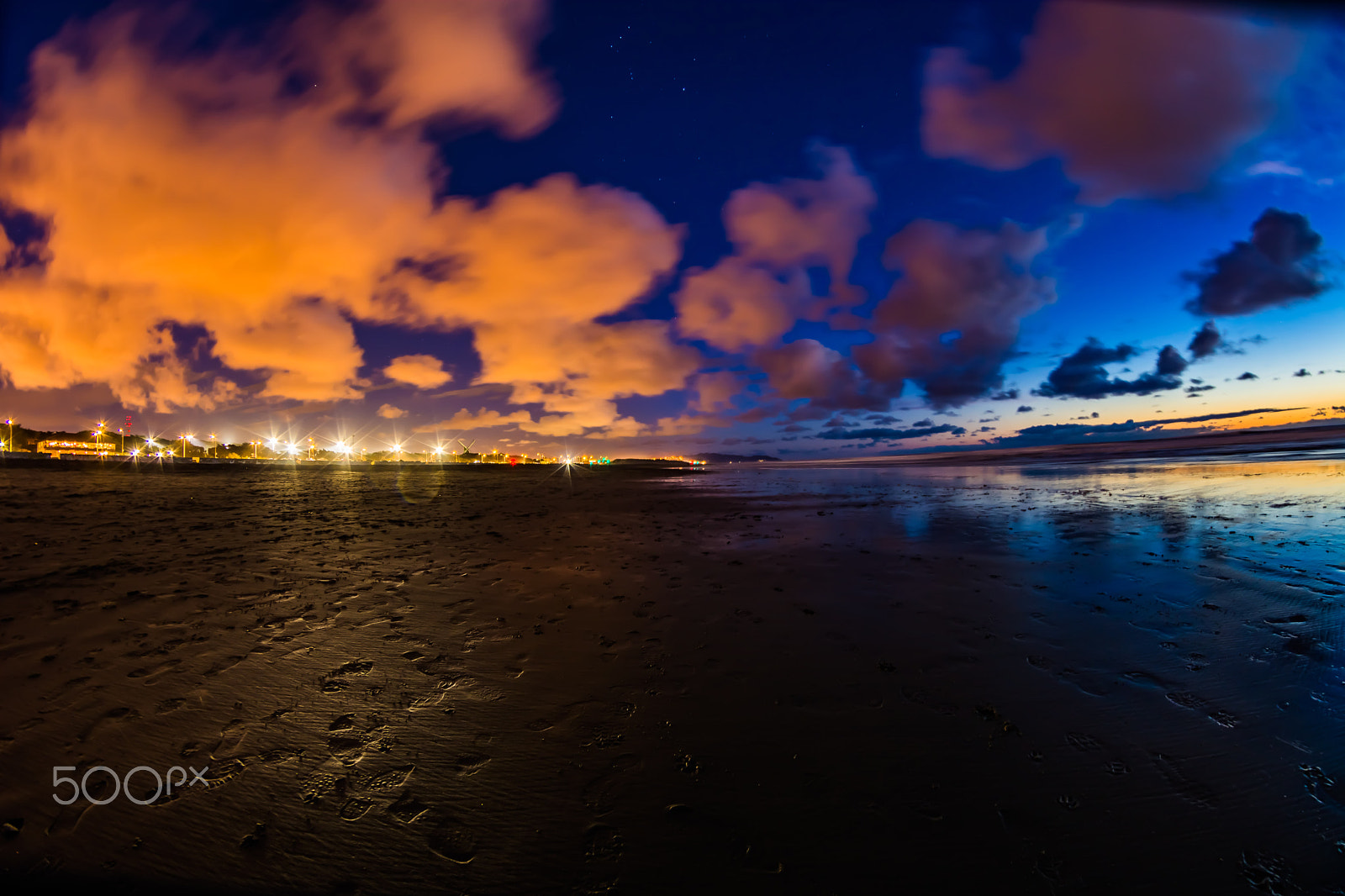 Samyang 8mm F3.5 Aspherical IF MC Fisheye sample photo. Sunset and city lights photography