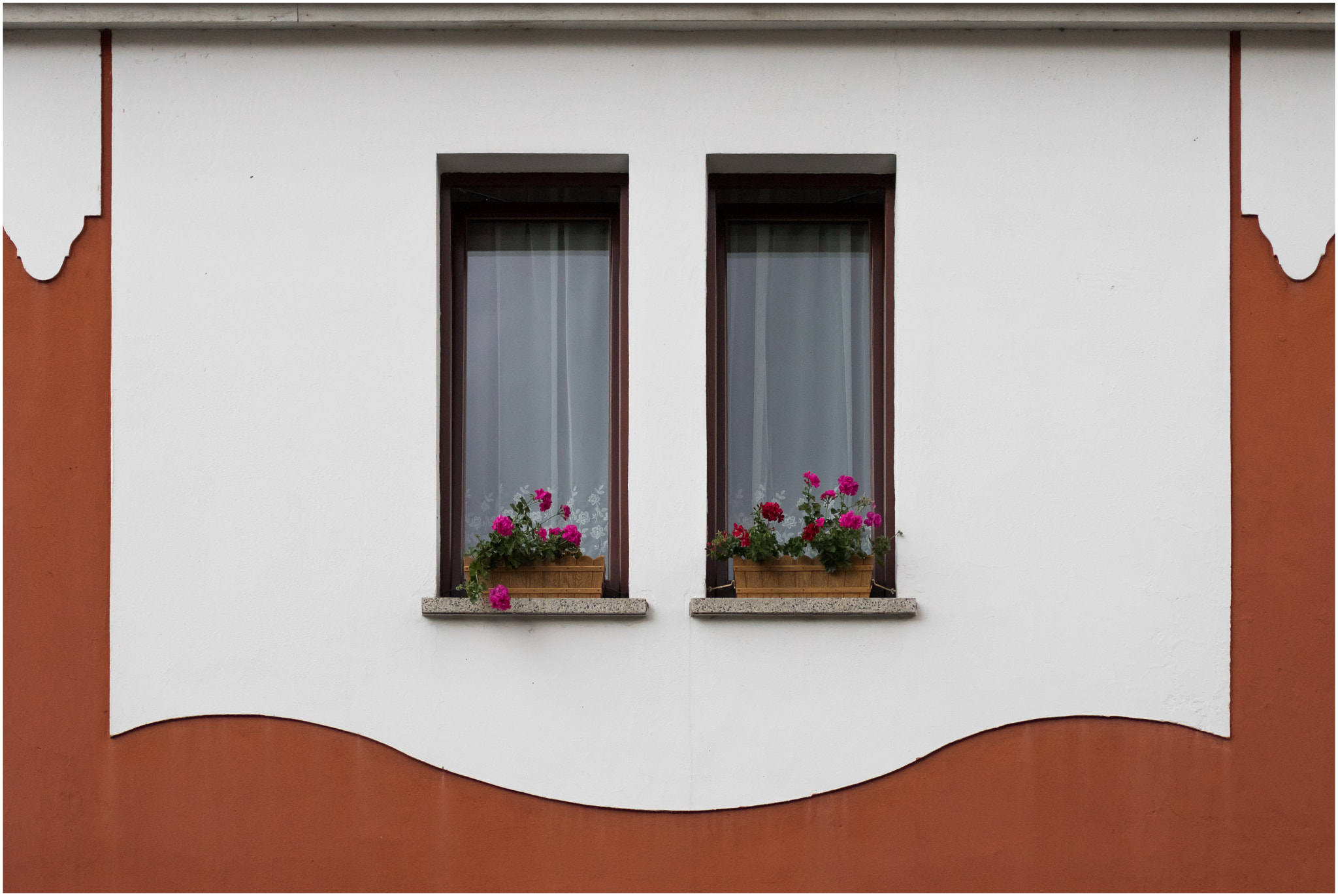 Pentax K-3 sample photo. Facade design "white windows" in weimar photography