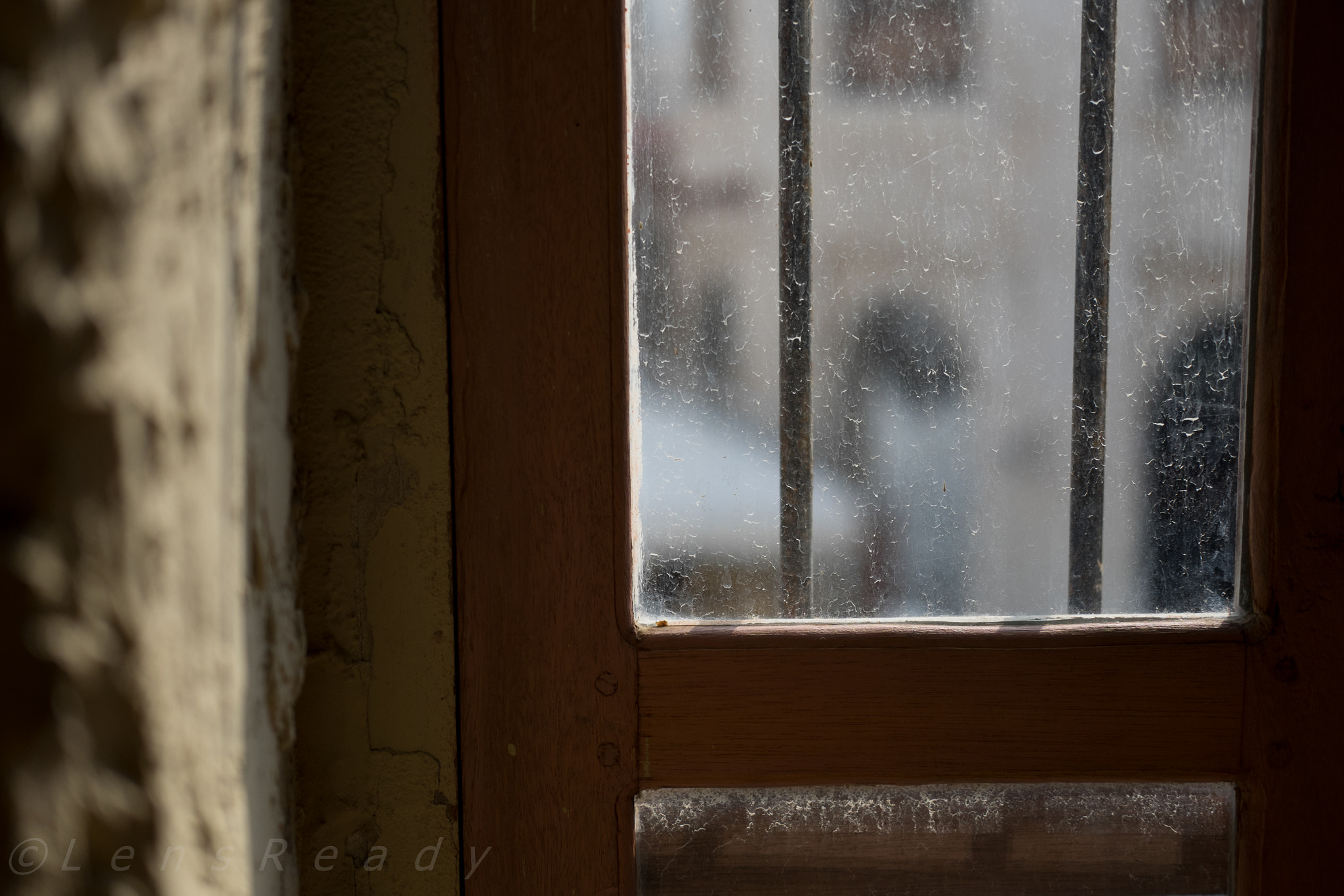 Fujifilm X-E2 + Fujifilm XF 35mm F2 R WR sample photo. Window bar photography