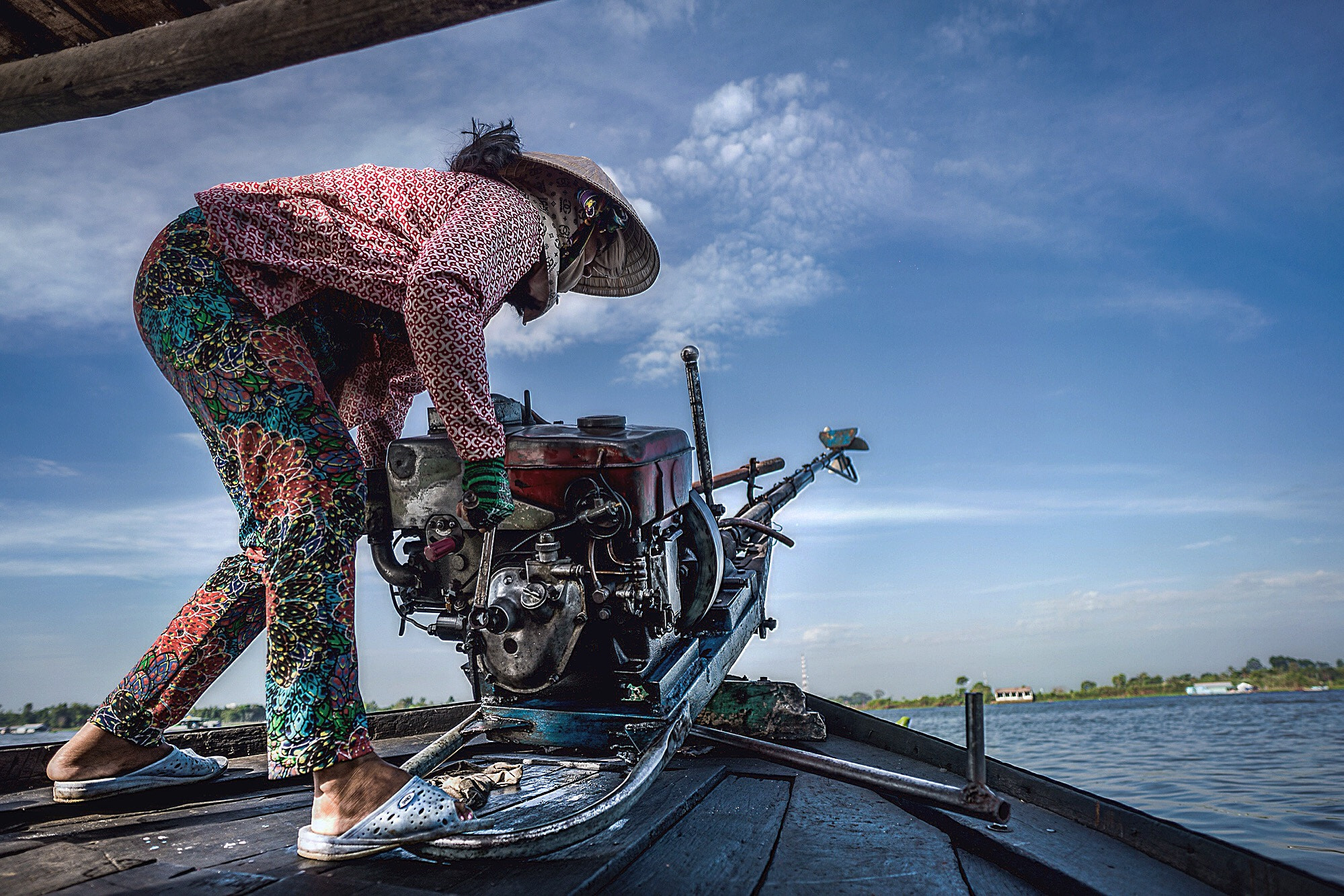 Sony a7R II sample photo. A charming woman drive a boat on the mekong river. photography