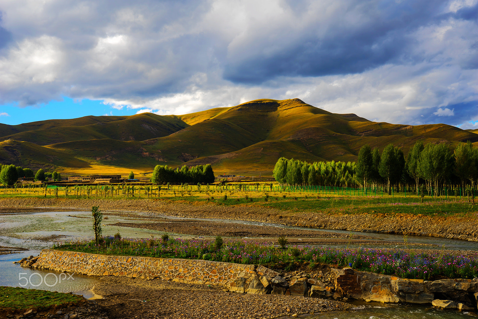Sony a7 + Sony Vario Tessar T* FE 24-70mm F4 ZA OSS sample photo. Sunset moment photography