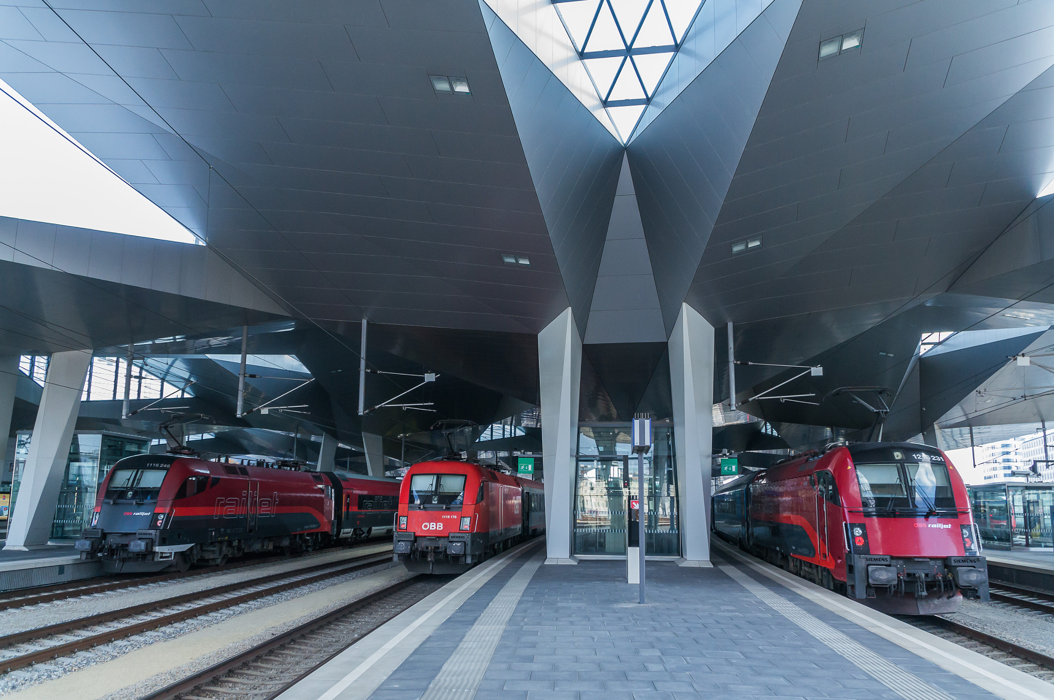 Sony Alpha NEX-6 sample photo. Wien hbf  vi photography