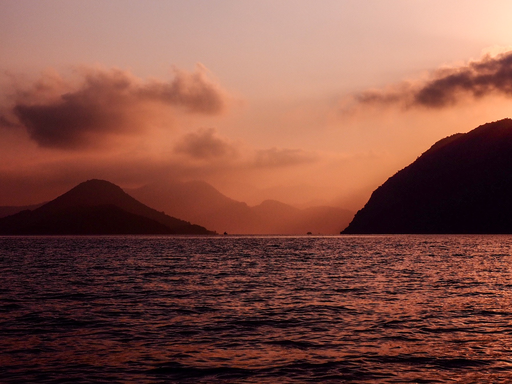 Olympus M.Zuiko Digital ED 12-40mm F2.8 Pro sample photo. Golden hour in hisaronu photography