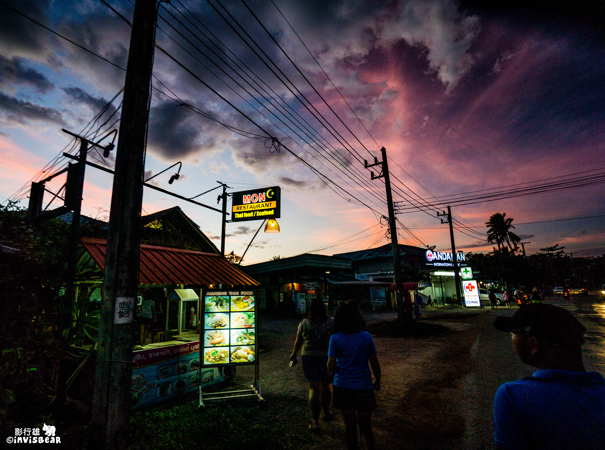 Sony a6000 + Sony E 10-18mm F4 OSS sample photo. A special evening photography