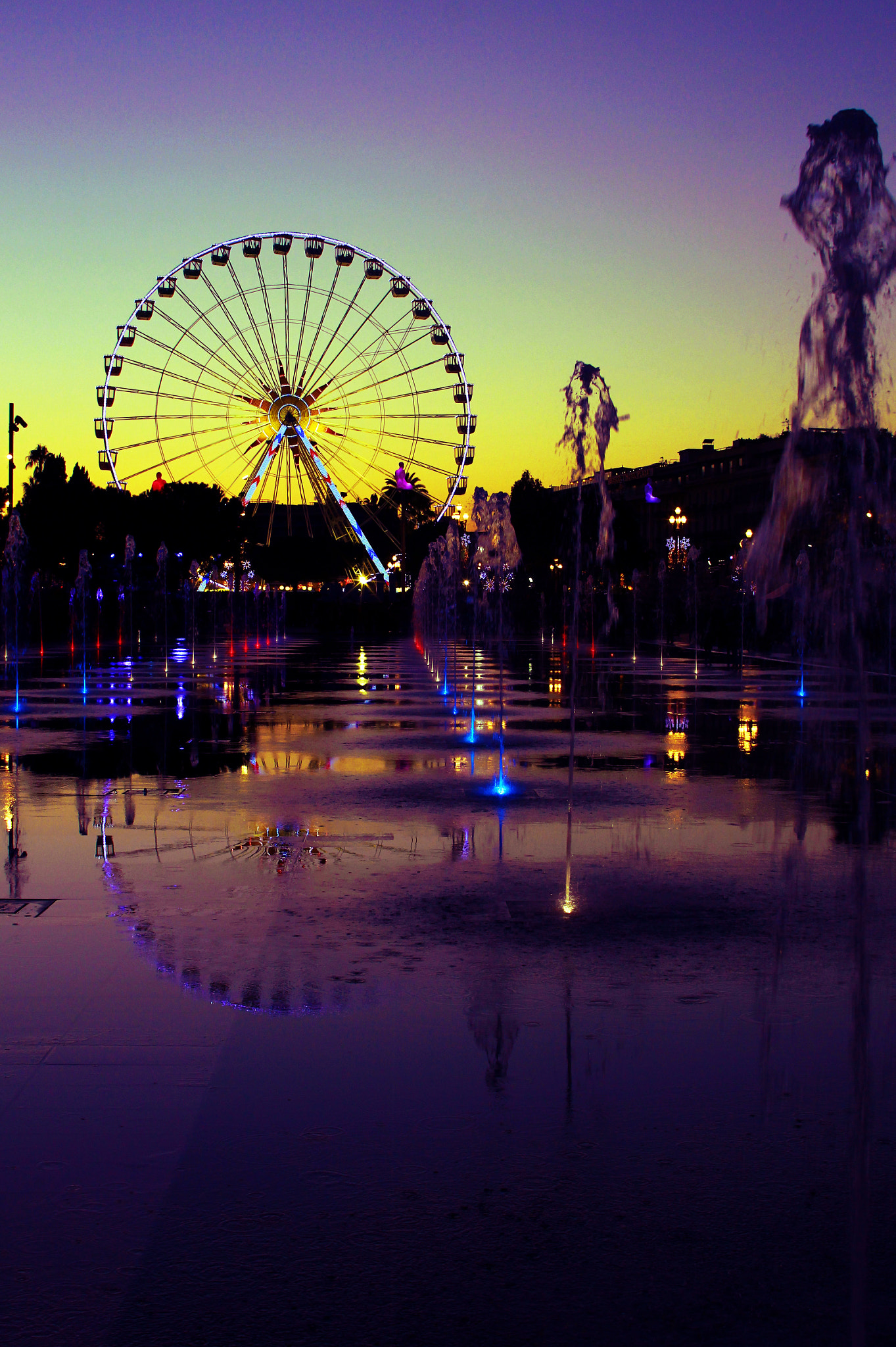 Sigma 30mm F1.4 EX DC HSM sample photo. Winter sunset by the colour wheel in nice , france photography