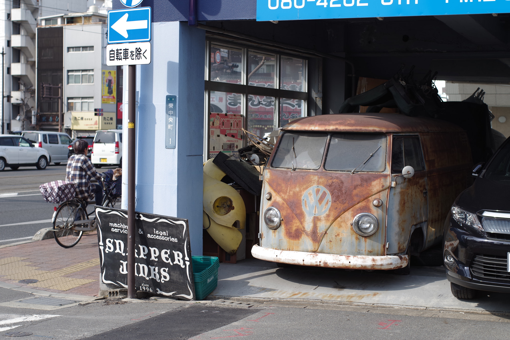 Pentax K-S1 sample photo. Old car photography