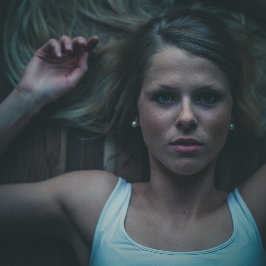 Summilux-M 1:1.4/50 sample photo. Sarah | dark. photography