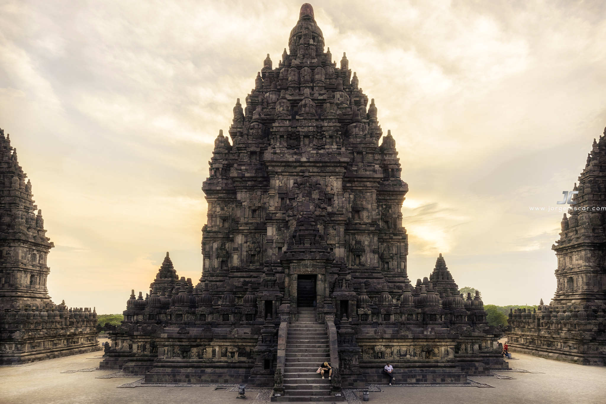 Nikon AF-S Nikkor 18-35mm F3.5-4.5G ED sample photo. Prambanan temples photography