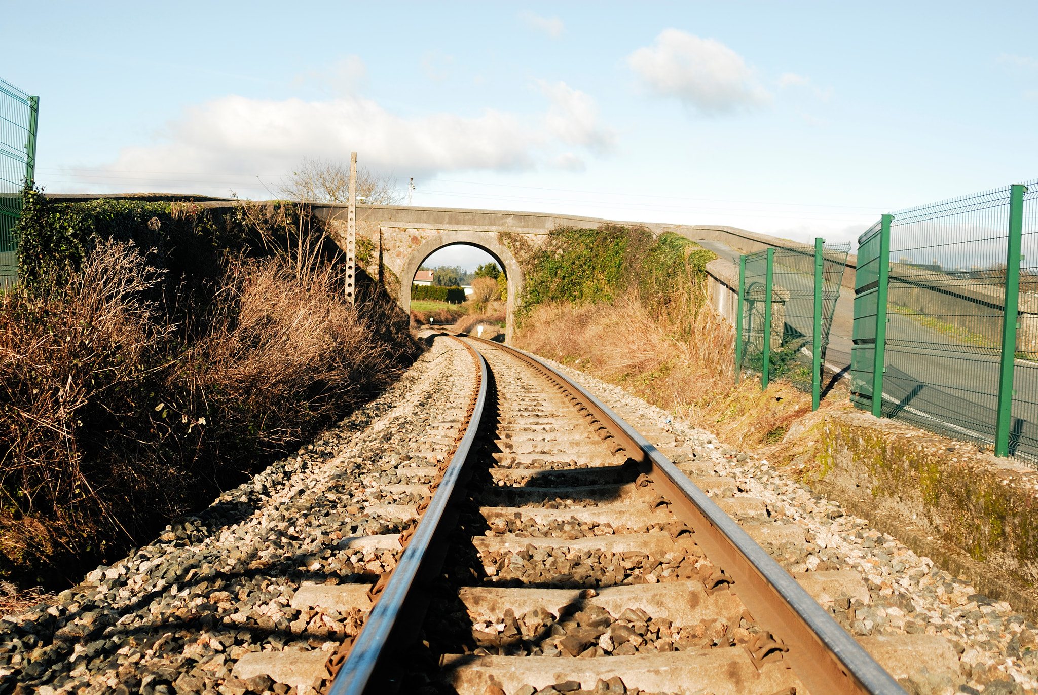 AF Zoom-Nikkor 28-200mm f/3.5-5.6D IF sample photo. Puente sobe via de tren 1 photography