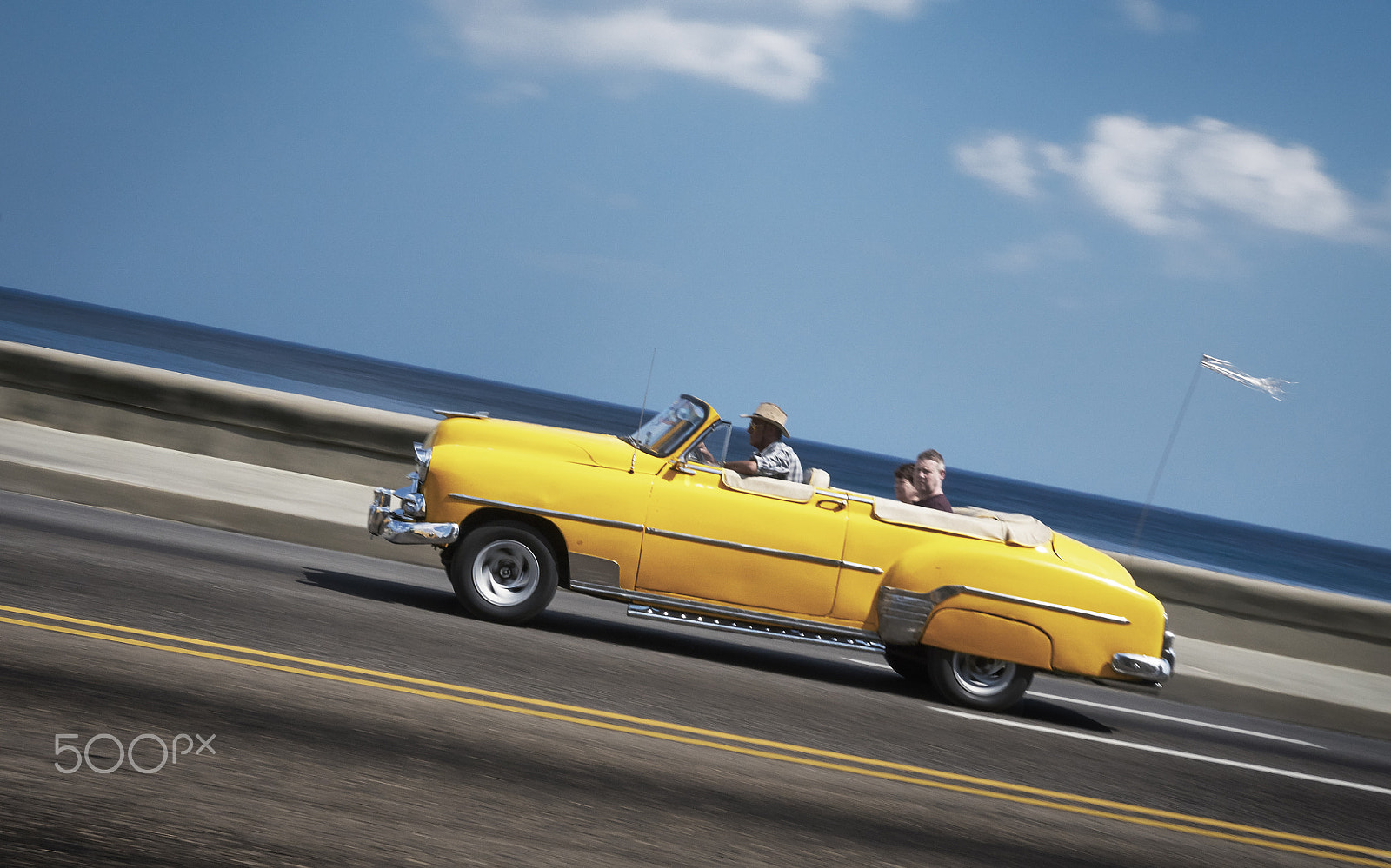 Sony ILCA-77M2 sample photo. La havane - yellow cab photography
