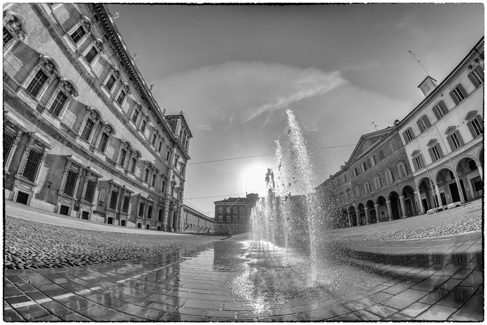 Samyang 8mm F3.5 Aspherical IF MC Fisheye sample photo. Water games photography