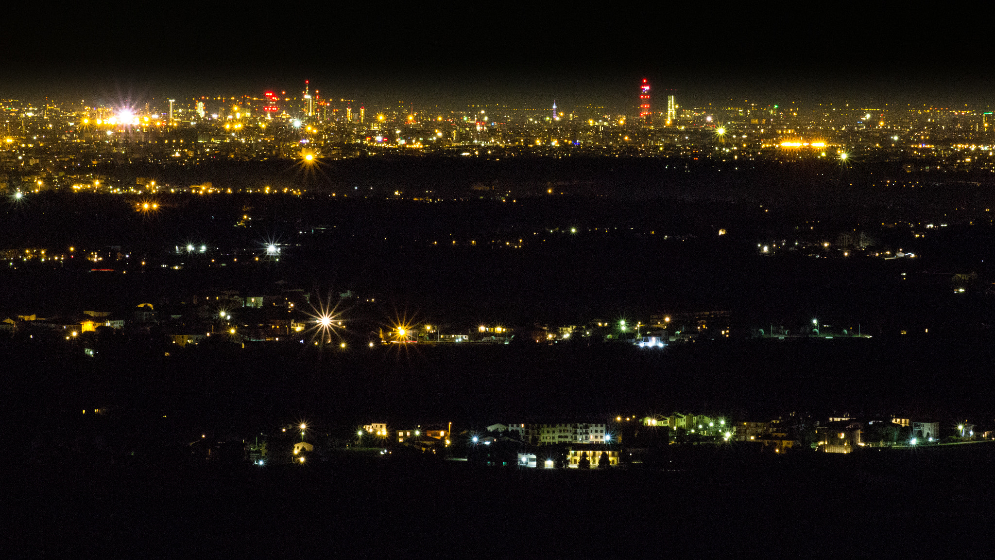 Canon EOS 60D + EF75-300mm f/4-5.6 sample photo. Milan by night photography
