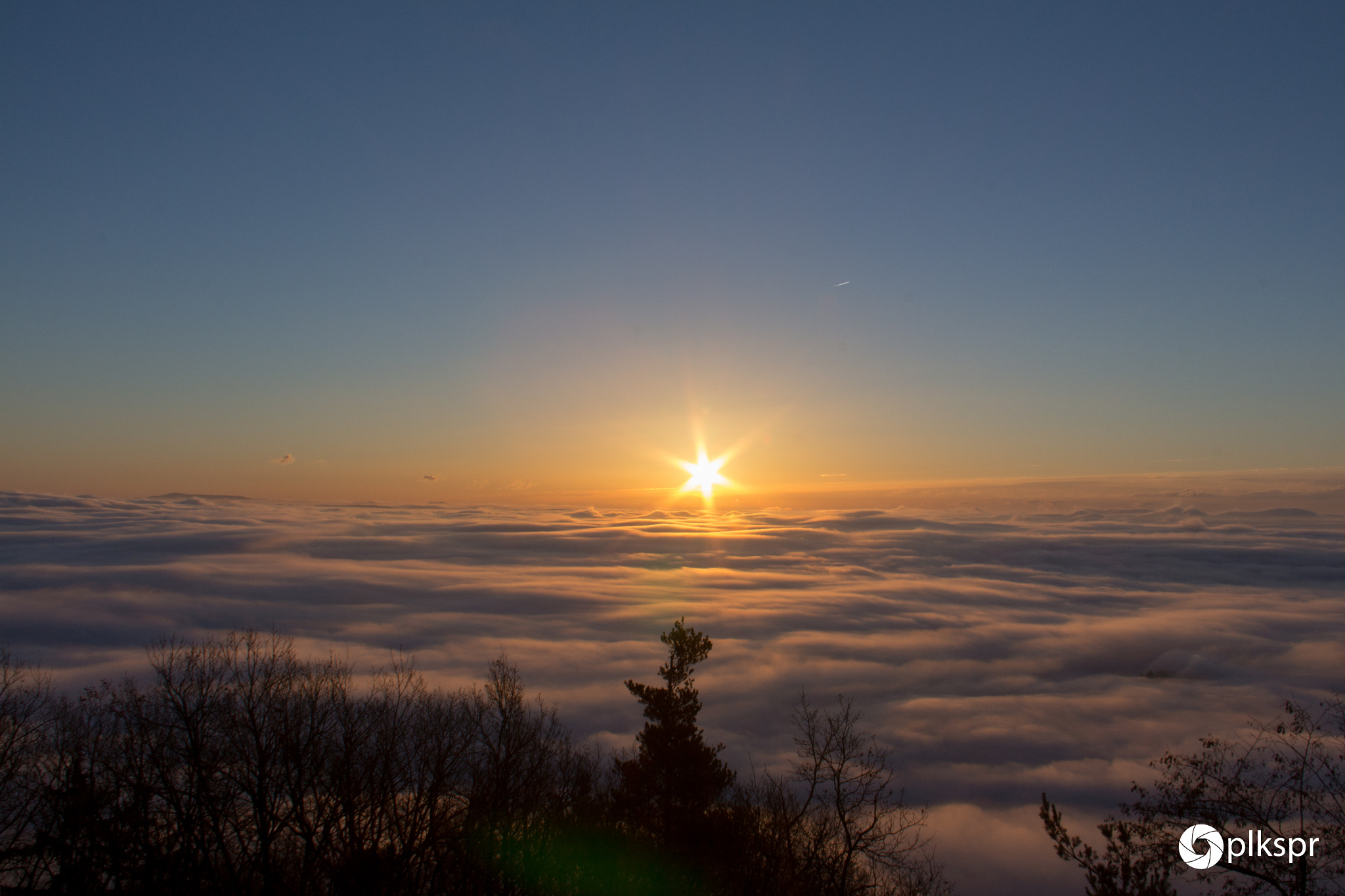 Canon EF-S 18-200mm F3.5-5.6 IS sample photo. The start of a new day photography
