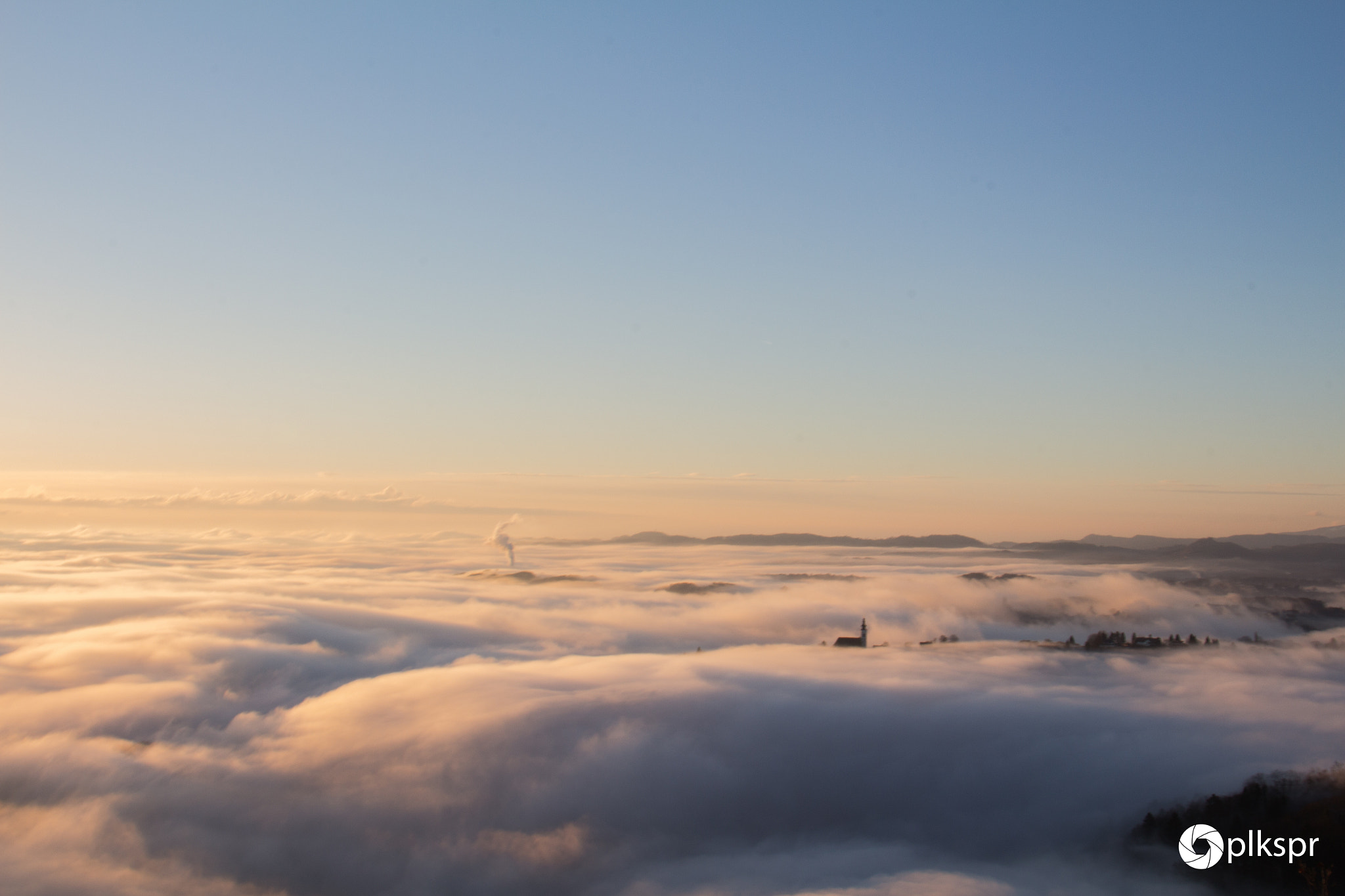 Canon EF-S 18-200mm F3.5-5.6 IS sample photo. Fog flooding the landscape photography