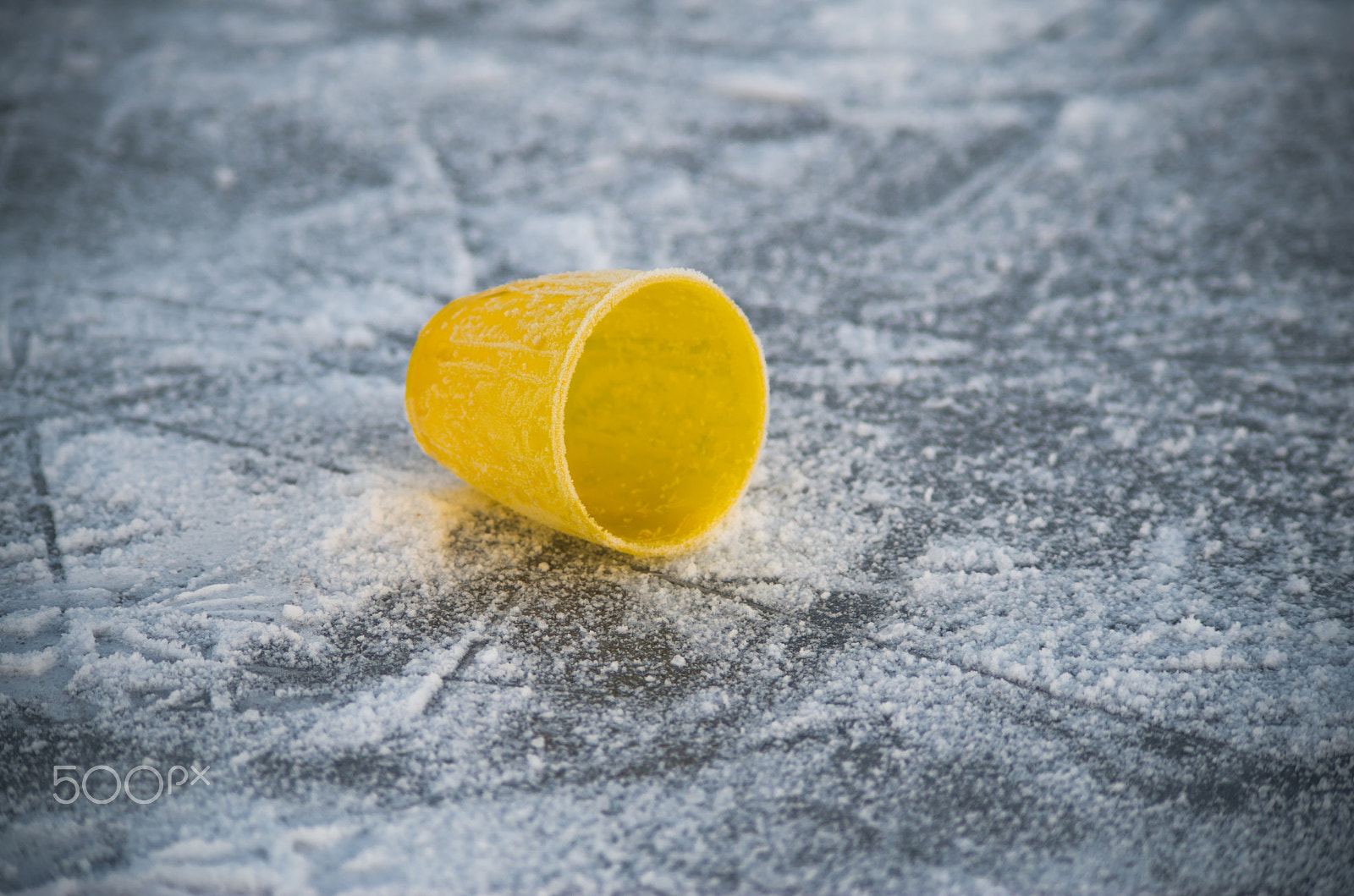 Pentax smc DA 55-300mm F4.0-5.8 ED sample photo. Cup on ice photography