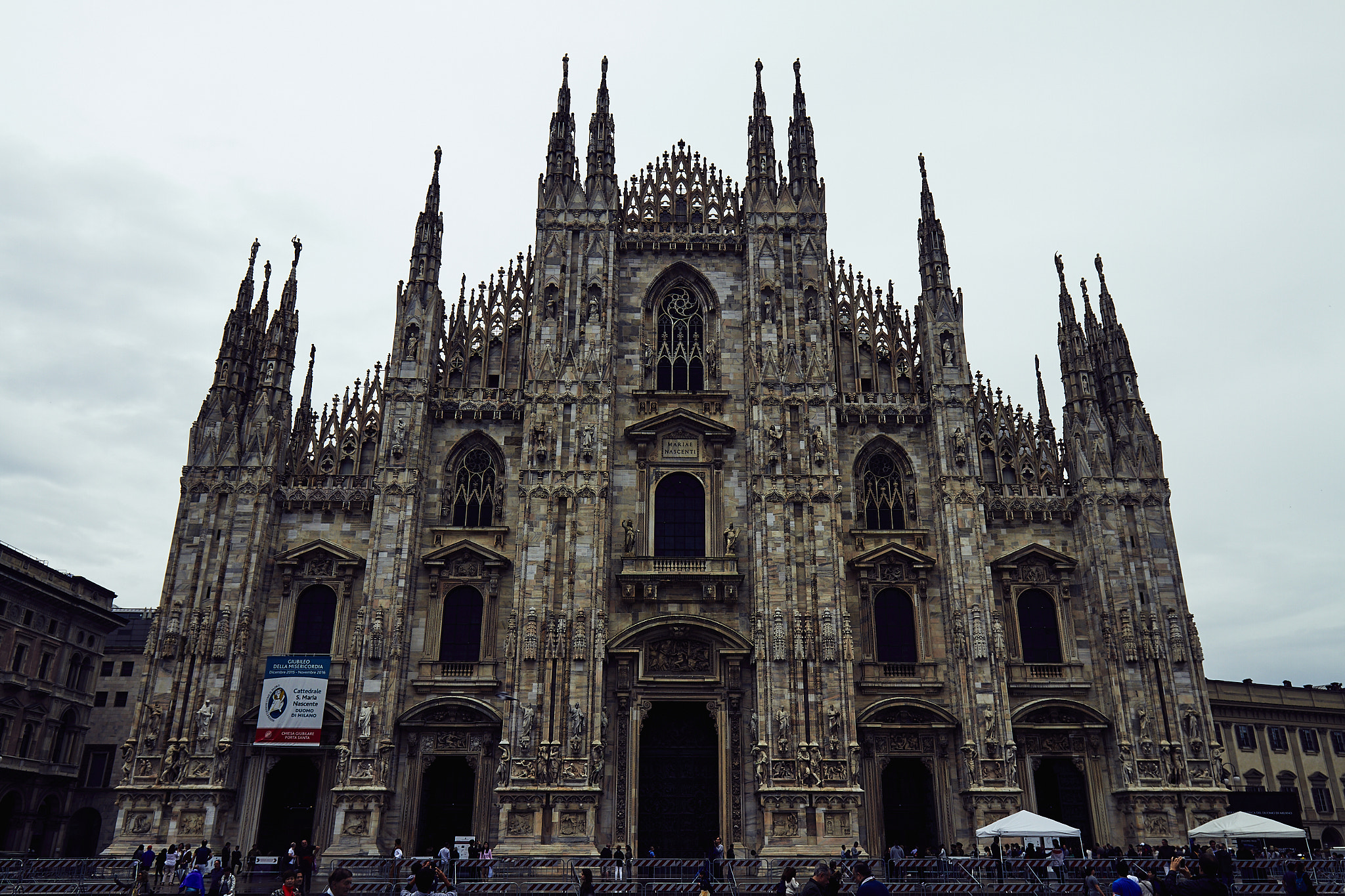Canon EOS 7D + Canon EF 16-35mm F4L IS USM sample photo. Milan cathedral photography