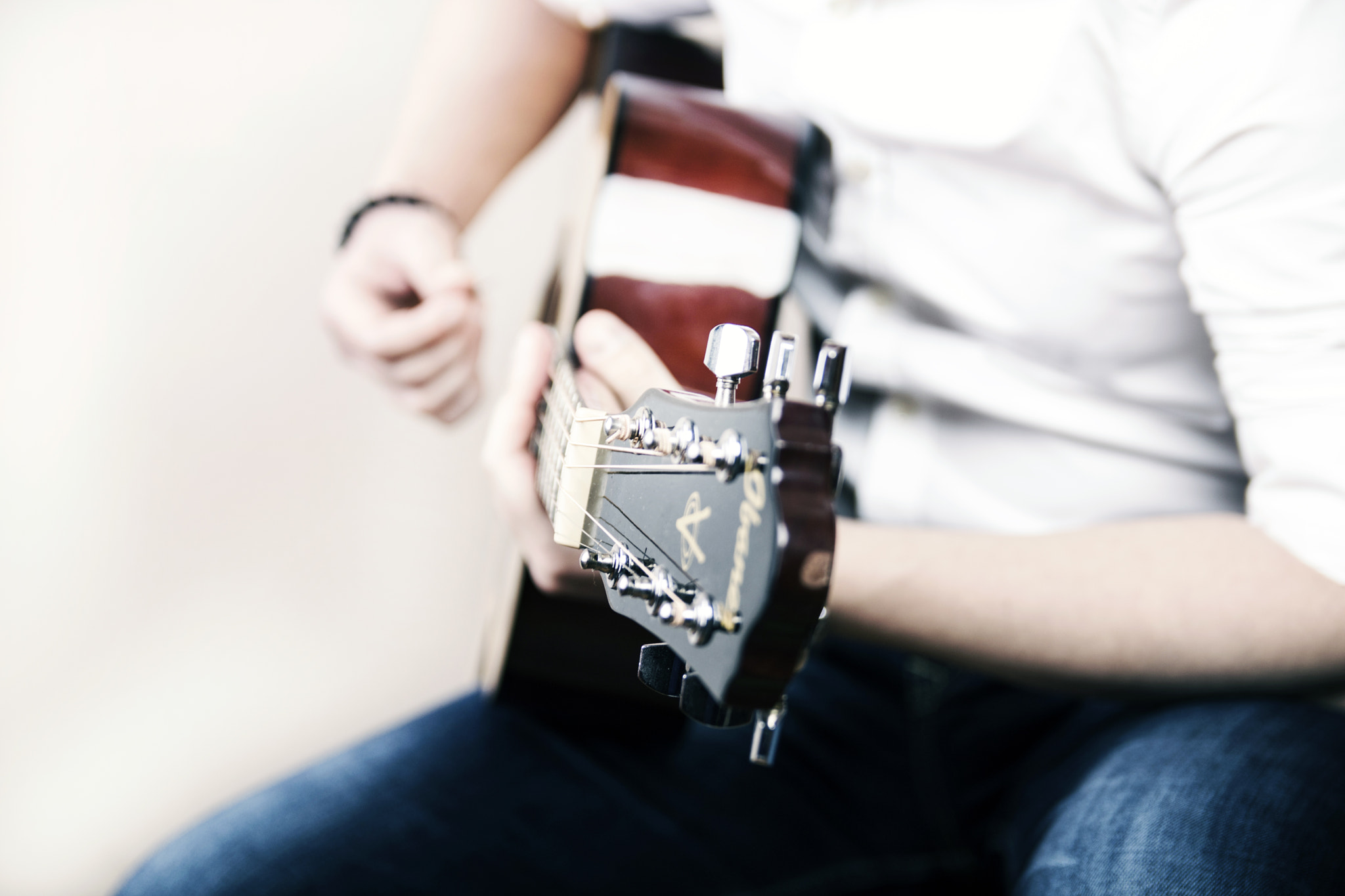 Canon EOS 760D (EOS Rebel T6s / EOS 8000D) sample photo. Guitarist photography