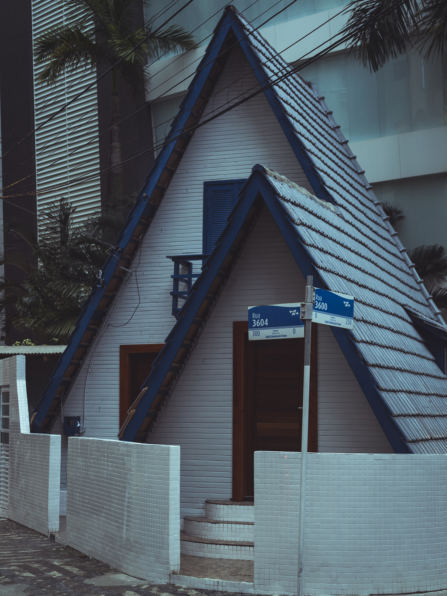 Sigma 30mm F2.8 DN Art sample photo. The little house. photography
