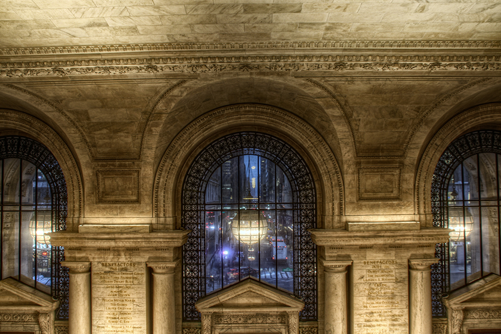 Canon EF 75-300mm F4.0-5.6 IS USM sample photo. 41th street photography