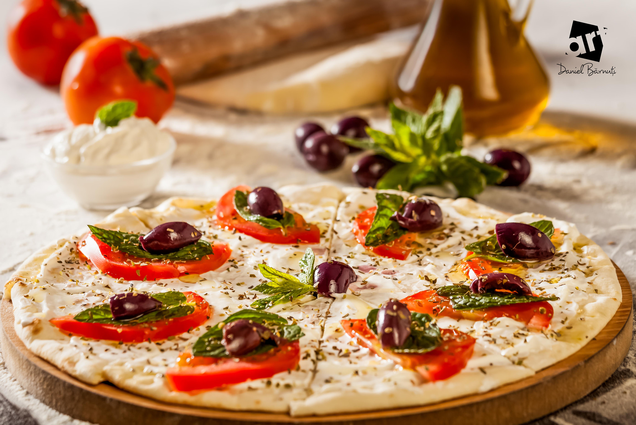 Canon EF 70-300mm F4-5.6 IS USM sample photo. Pizza with olive photography