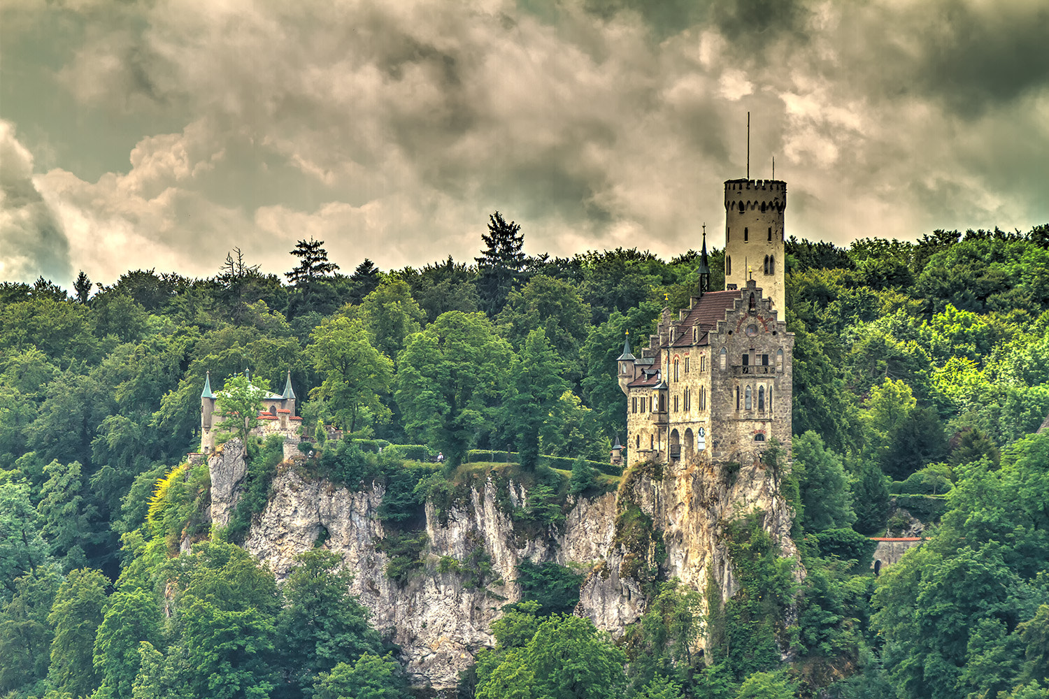 Canon EF 70-200mm F2.8L IS II USM sample photo. Castle lichtenstein photography