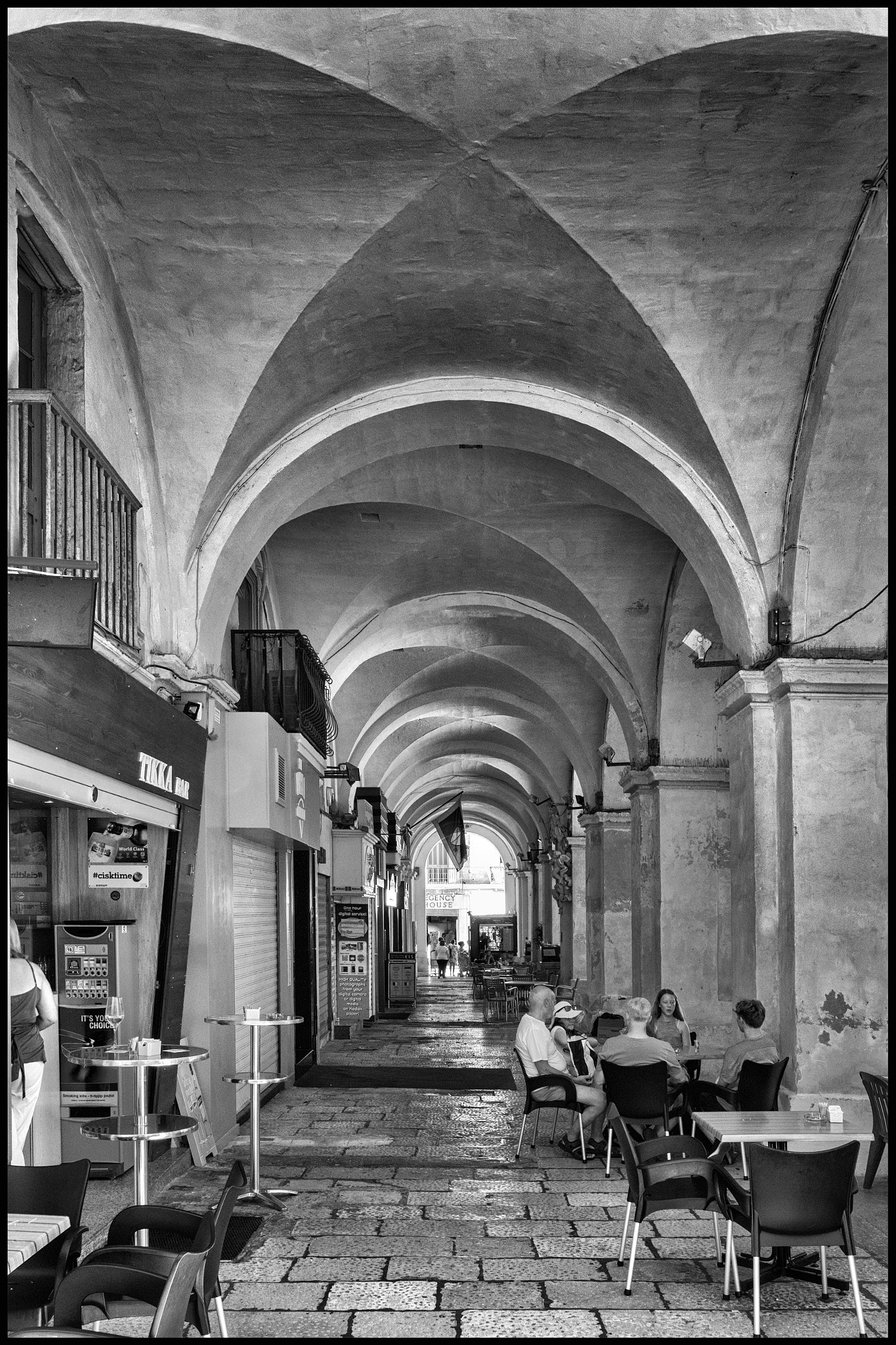 VARIO-ELMARIT 1:2.8-4.0/24-90mm ASPH. OIS sample photo. Tikka bar under arches...... photography