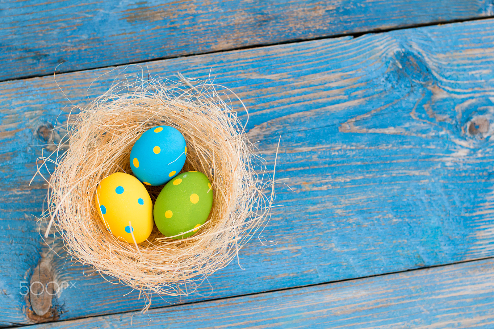 Nikon D800 + Nikon AF Nikkor 50mm F1.4D sample photo. Easter eggs on a blue wooden background photography