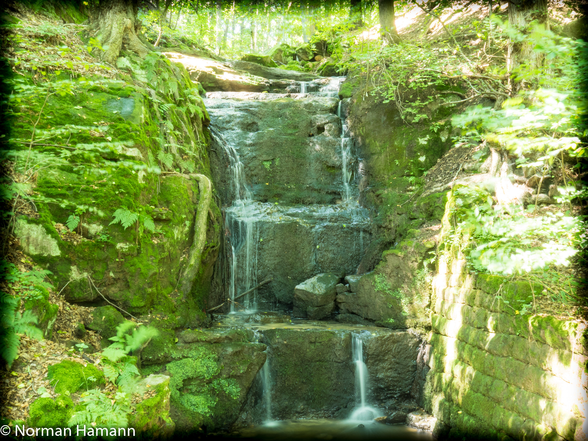 Olympus PEN E-PL7 + Olympus M.Zuiko Digital 17mm F1.8 sample photo. Waterfall photography