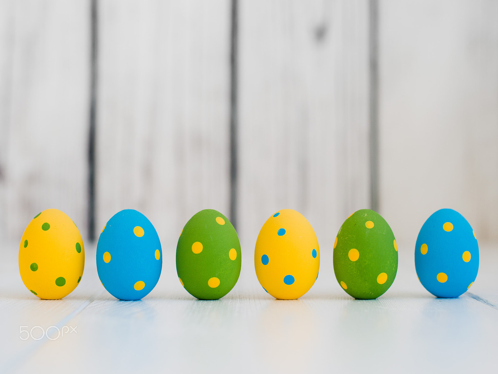 Nikon D800 + Nikon AF Nikkor 50mm F1.4D sample photo. Easter eggs on a white wooden background photography