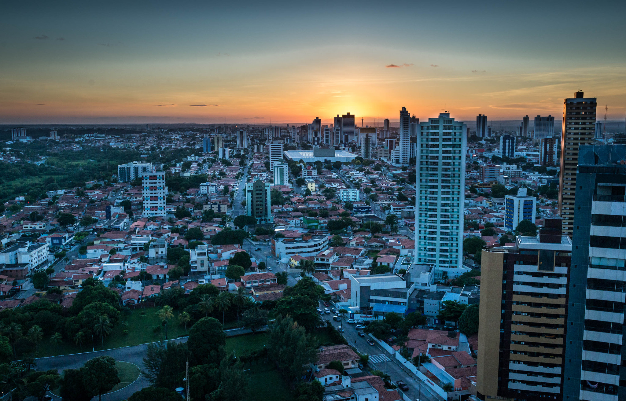 Nikon AF-S Nikkor 18-35mm F3.5-4.5G ED sample photo. Anoitecendo em jampa photography