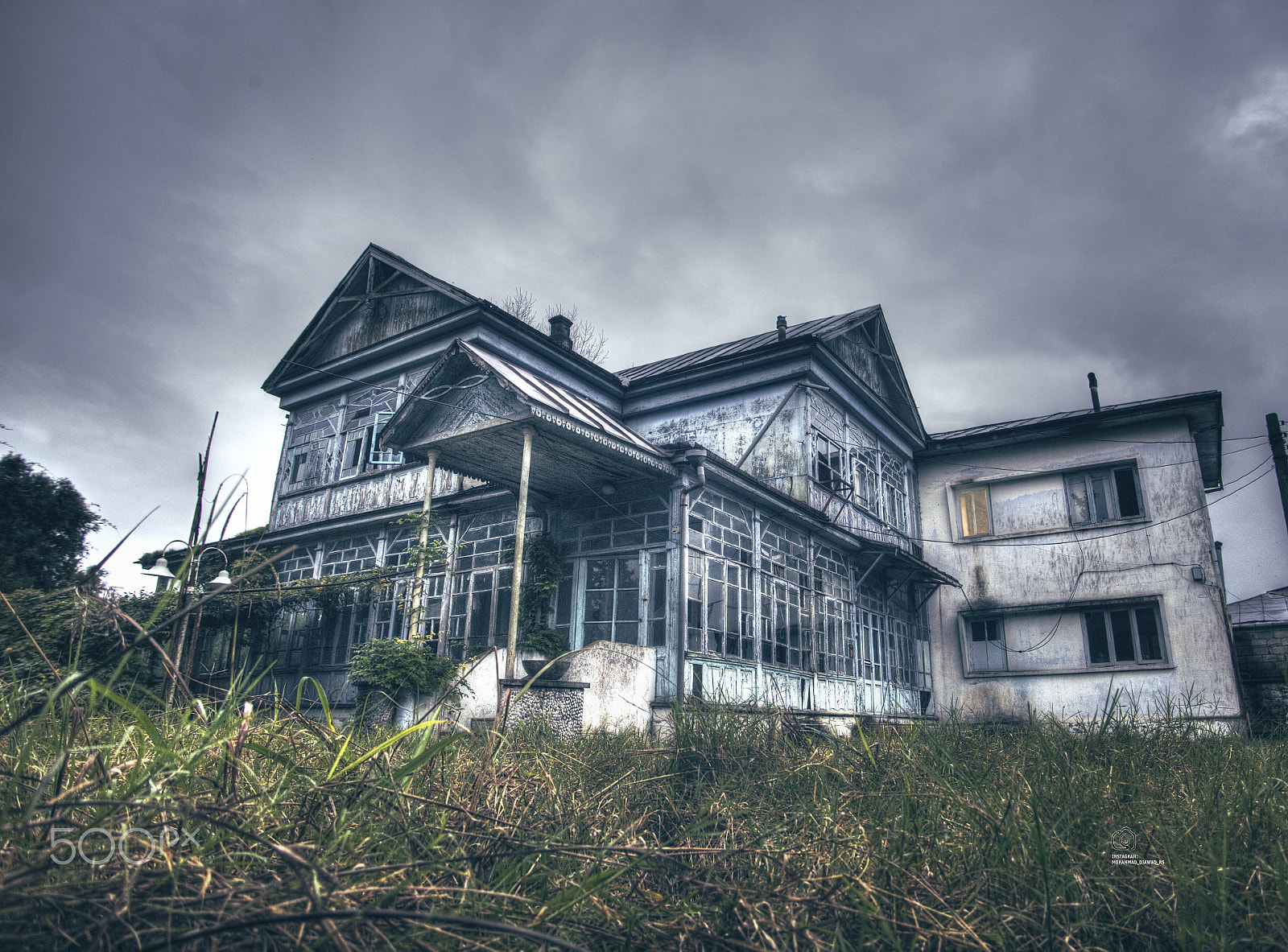 Tamron AF 19-35mm f/3.5-4.5 sample photo. Abandoned house photography