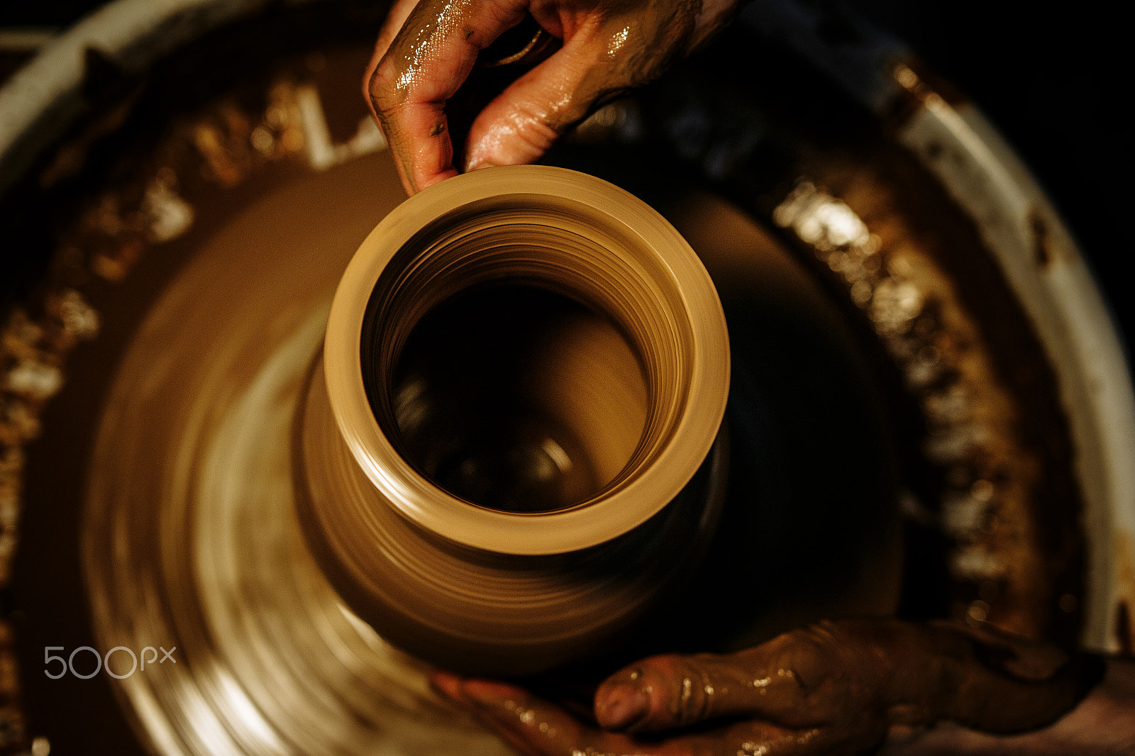 Canon EOS 700D (EOS Rebel T5i / EOS Kiss X7i) + Sigma 18-35mm f/1.8 DC HSM sample photo. Hands of a potter photography