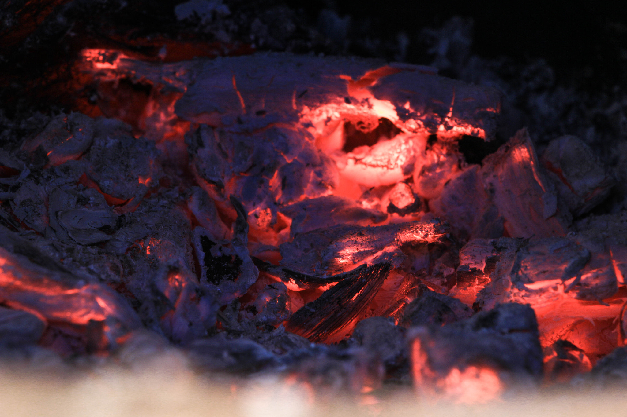 Canon EOS 100D (EOS Rebel SL1 / EOS Kiss X7) sample photo. Burning charcoal photography